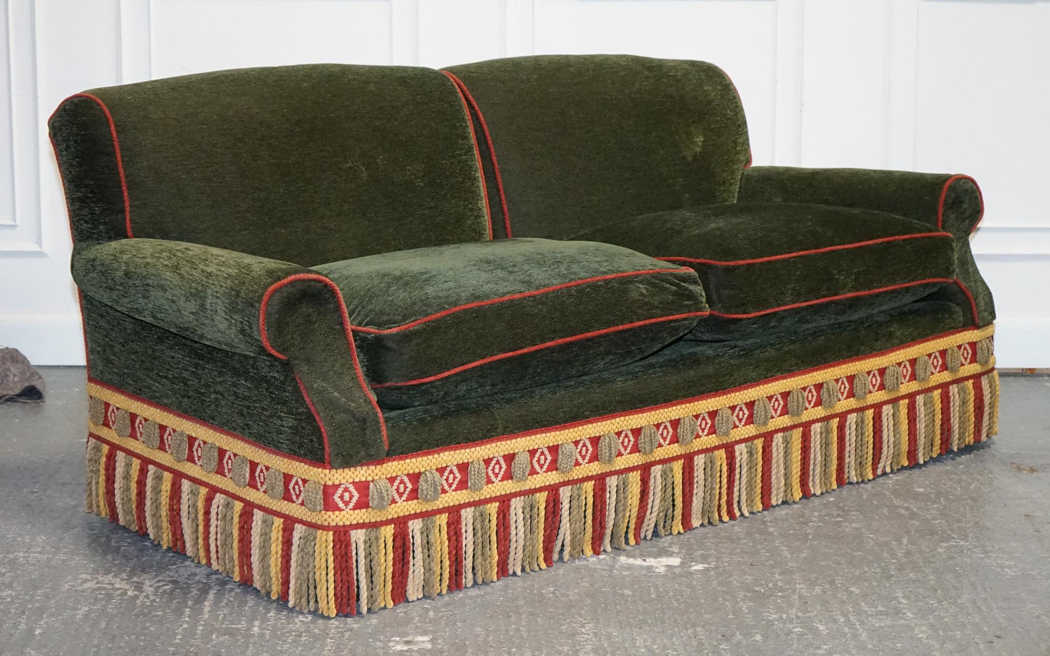 PETER DUDGEON BRITISCHES HANDGEARBEITETES GRÜNES GEWEBE HOWARD STYLE 3-SITZ-SOFA RRP£12000 (20. Jahrhundert) im Angebot