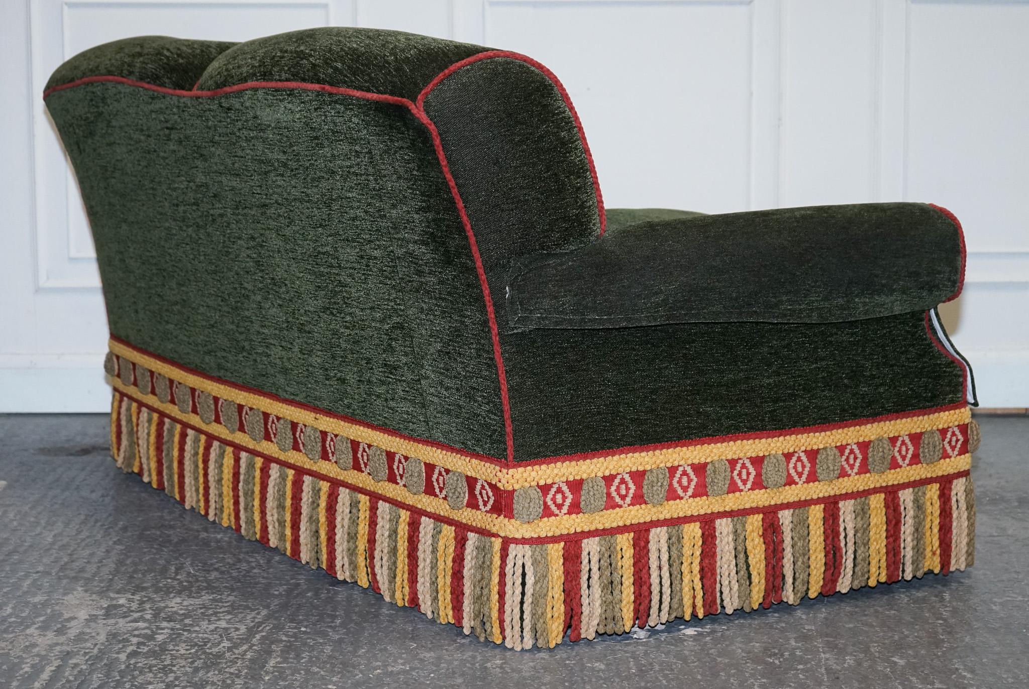 PETER DUDGEON BRITISCHES HANDGEARBEITETES GRÜNES FABRIC HOWARD STYLE 2 SEATER SOFA RRP£10000 im Angebot 6