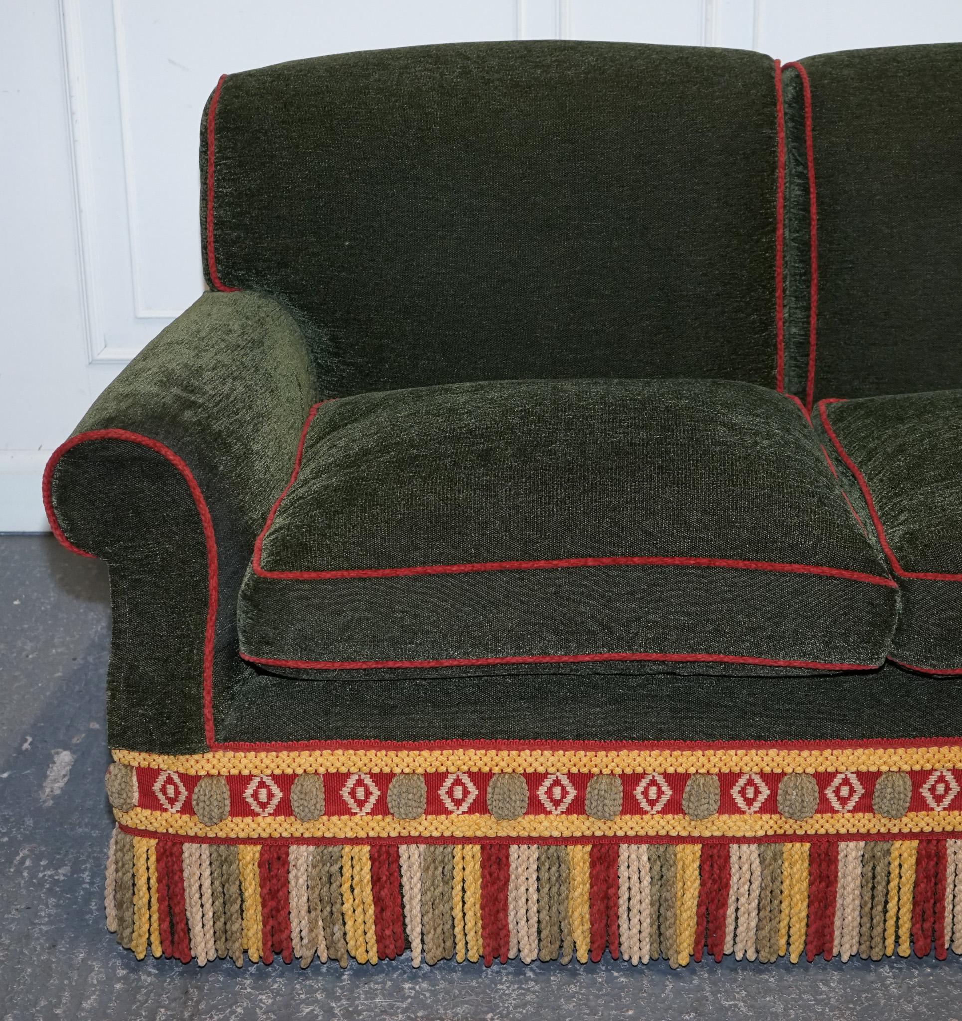PETER DUDGEON BRITISCHES HANDGEARBEITETES GRÜNES FABRIC HOWARD STYLE 2 SEATER SOFA RRP£10000 (Britisch) im Angebot
