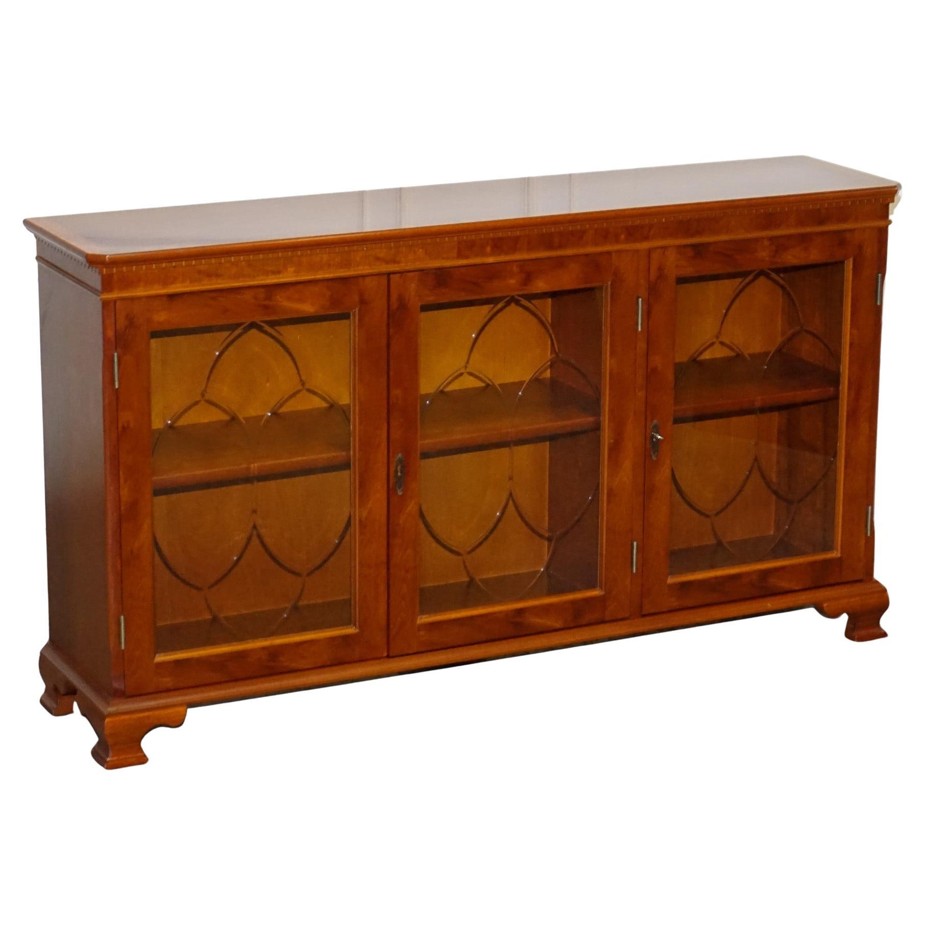 VINTAGE YEW WOOD GLAZED BOOKCASE SIDEBOARD TRIPLE DOOR DISPLAY CABiNET For Sale