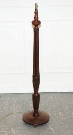 LÁMPARA DE PIE TRADICIONAL INGLESA DE MADERA MACIZA DE LOS AÑOS 20