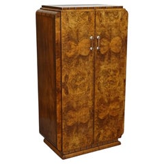 SUPERBE ARMOIRE À DEUX PORTES DE STYLE ART DÉCO DES ANNÉES 1920, EN NOYER PETITE BURR OU « AMOiRE »
