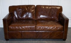 TIMOTHY OULTON : CANAPÉ COMPACT À DEUX OU TROIS PLACES EN CUIR MARRON « ViSCOUNT »