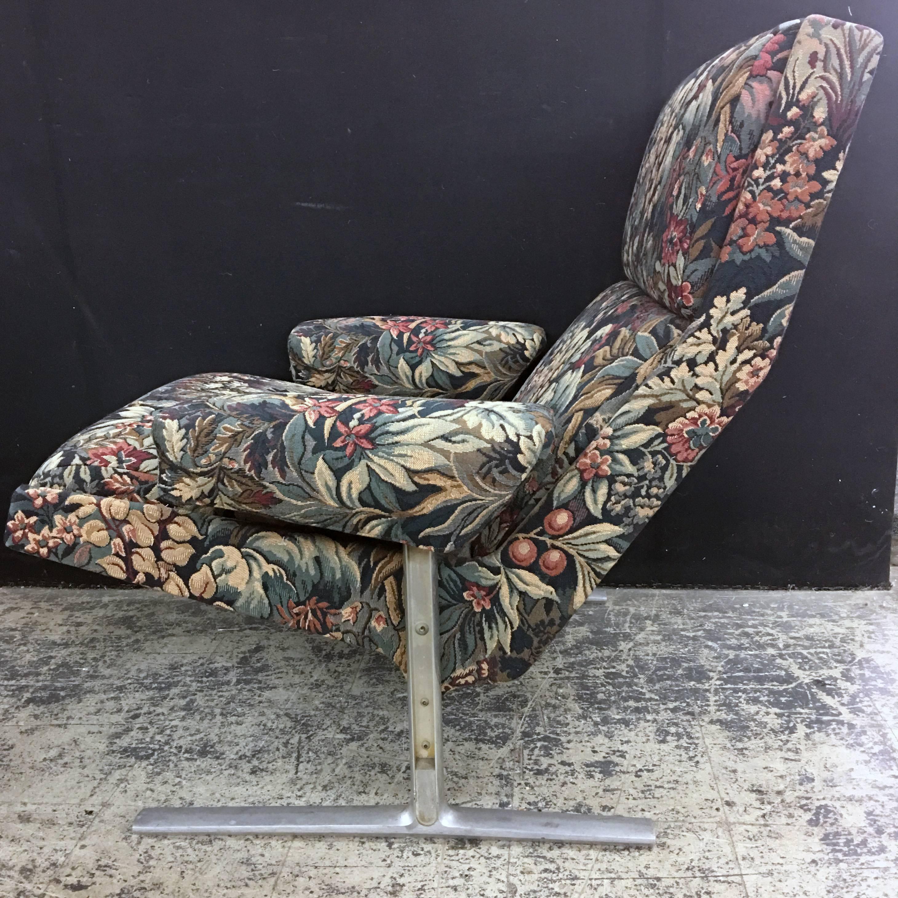 English Elegant, Comfortable Club Chair by Robert Heritage for Race For Sale