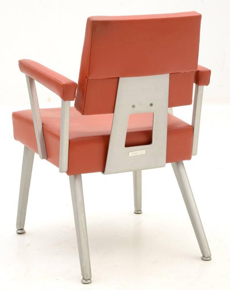 Milieu du XXe siècle Paire de fauteuils de compagnie vintage de bonne forme en aluminium brossé en vente