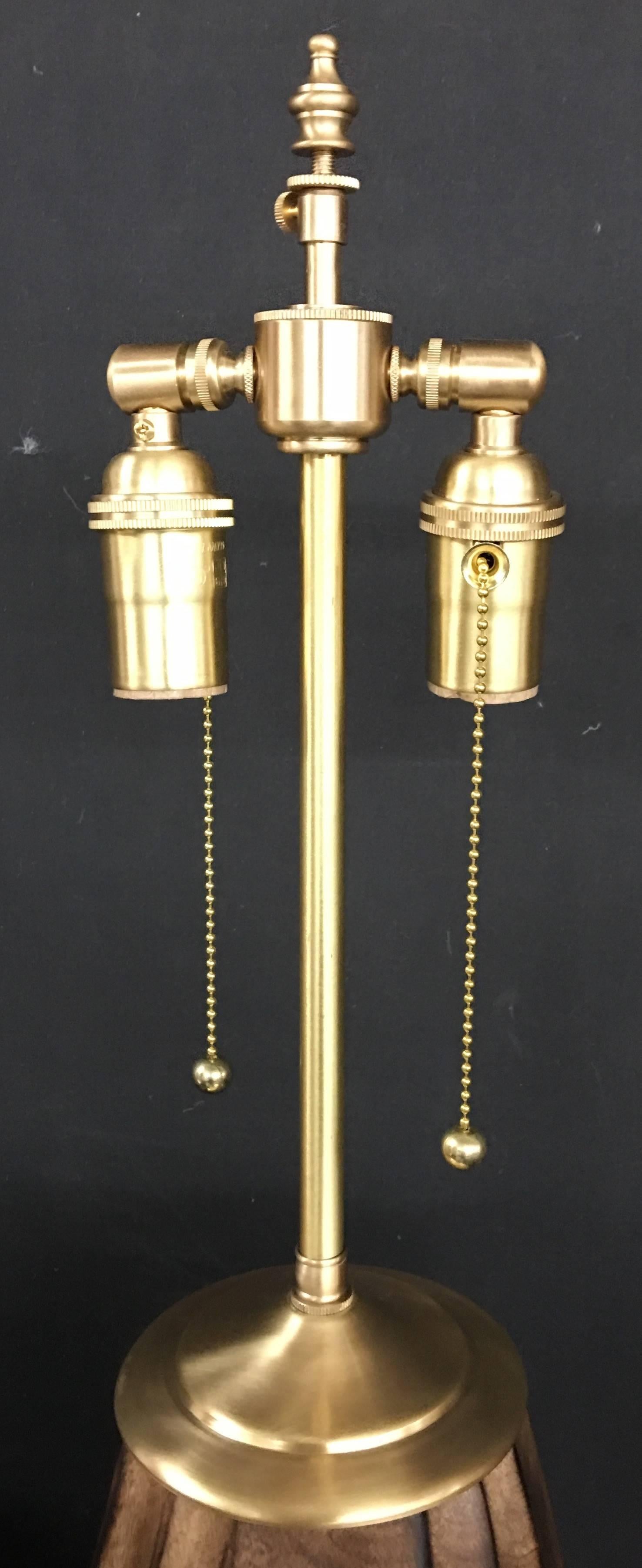 Fin du 20e siècle Paire unique de récipients en bois sculptés à la main avec applications de lampes en vente
