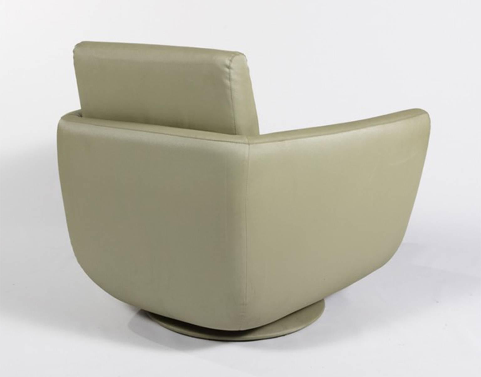 Chic Pair of Mid-Century Celery Green Swivel Chairs In Good Condition For Sale In Bronx, NY