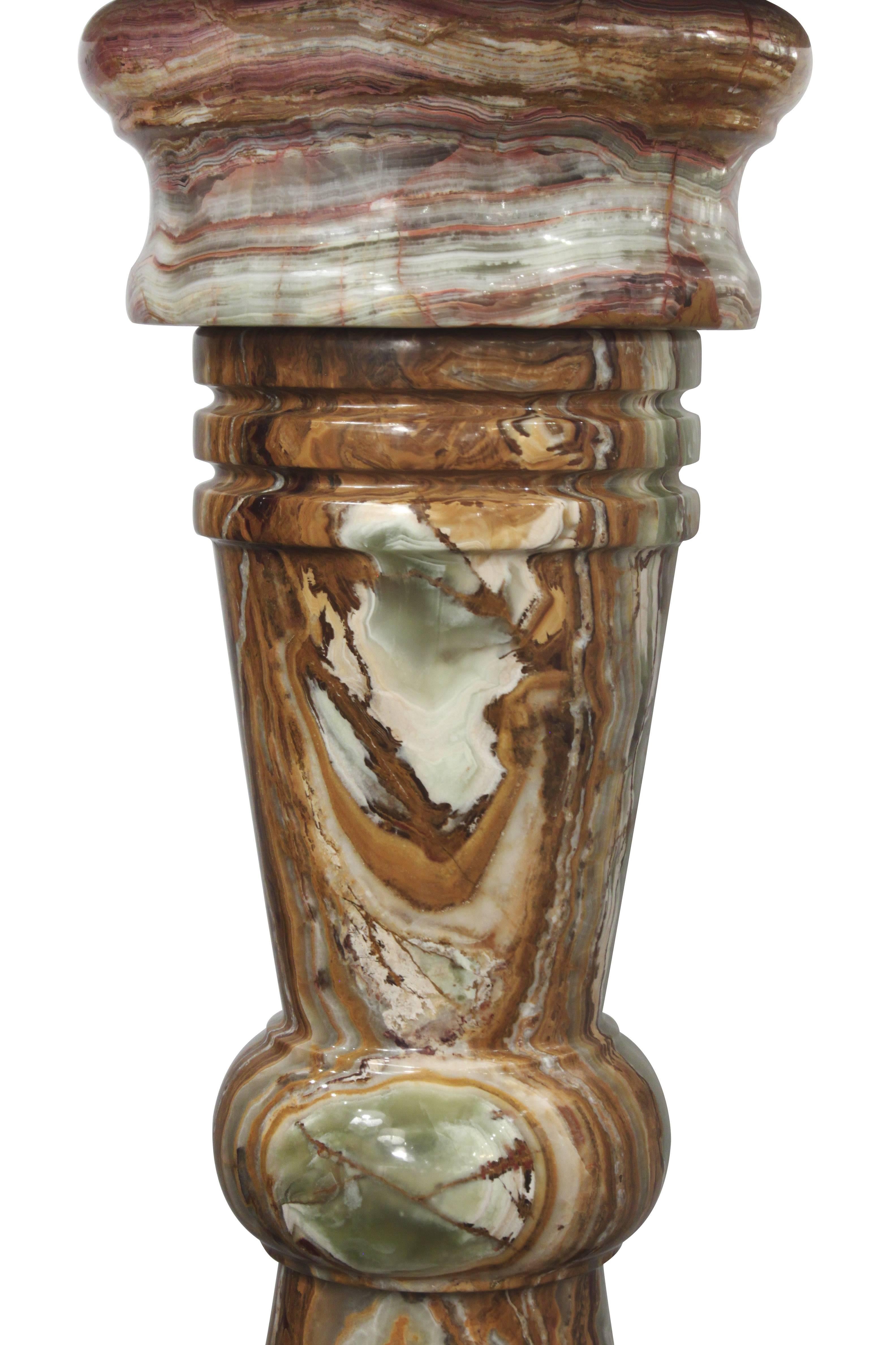 Pedestal in Polished Green and Brown Onyx In Excellent Condition In New York, NY