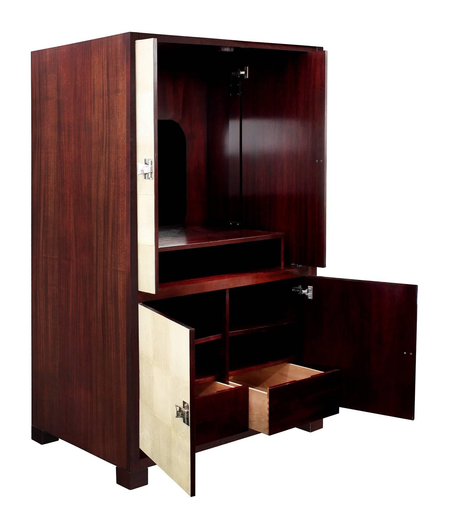 Exceptional Shagreen Cabinet by Larry Laslo (Moderne der Mitte des Jahrhunderts)