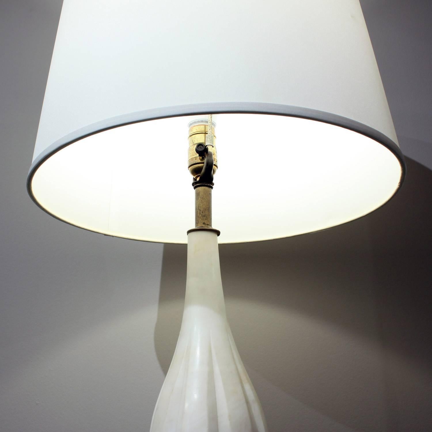 Sculptural Italian Table Lamp in Alabaster with Marble Base In Excellent Condition In New York, NY