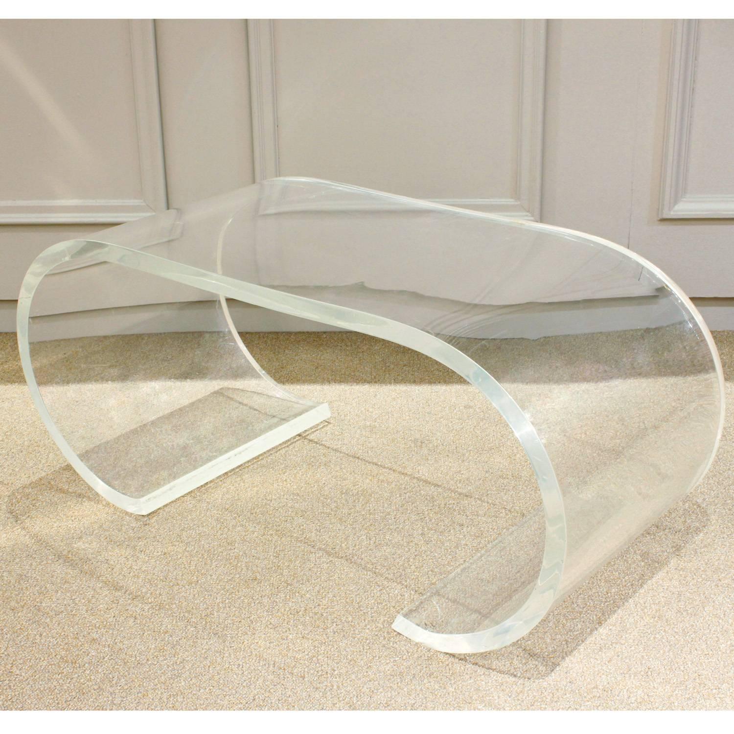 Sculptural coffee table in thick molded Lucite in the manner of Karl Springer, American, 1970s.