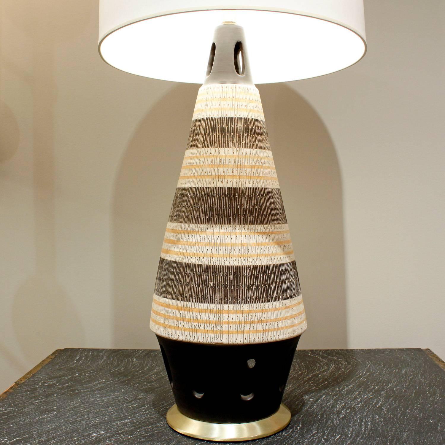 Studio made ceramic table lamp with sgraffito design on brass base, Italian 1950s.