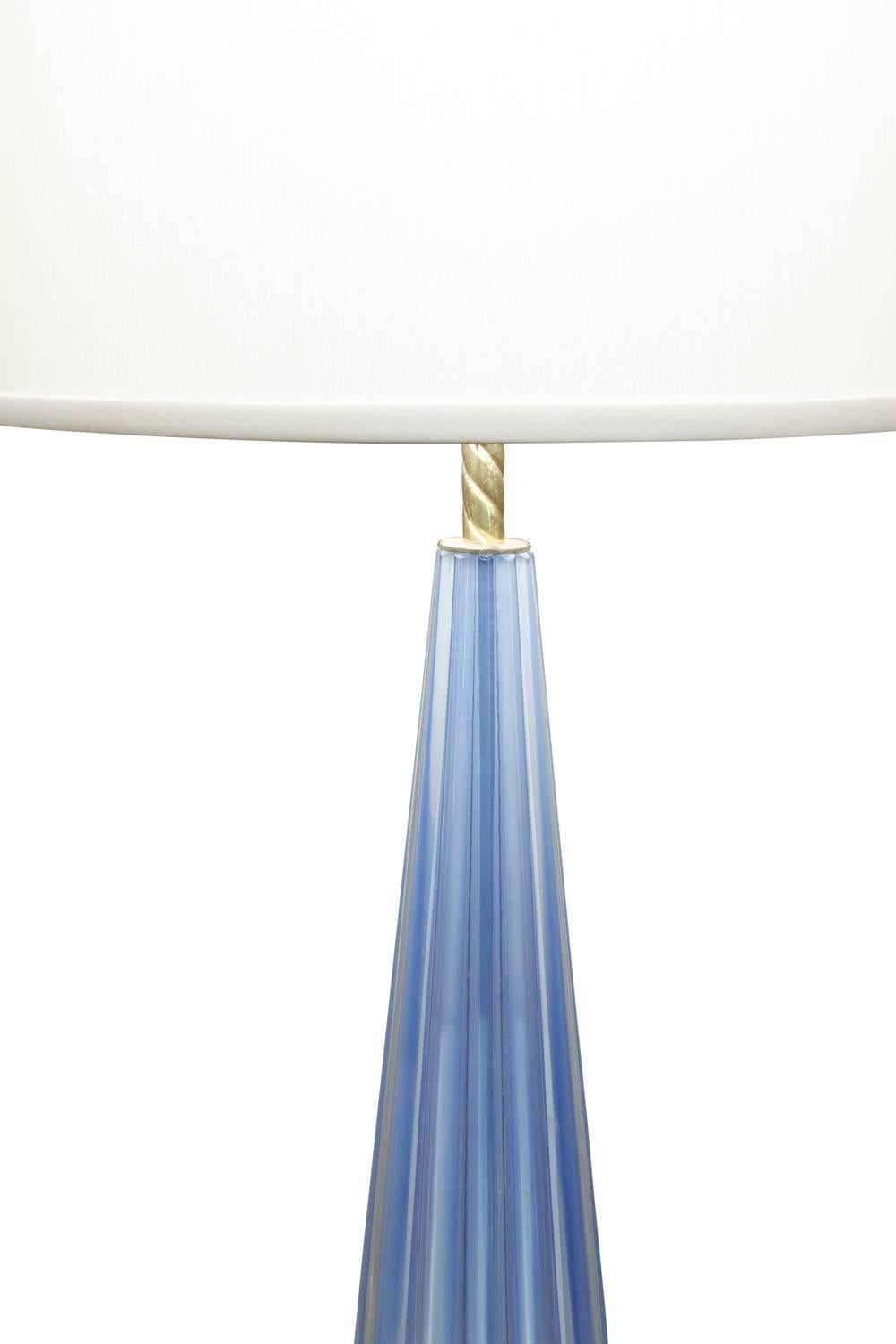 Handblown blue channelled glass table lamp by Seguso, Murano Italy, 1950s.

Shade Diam: 14 inches