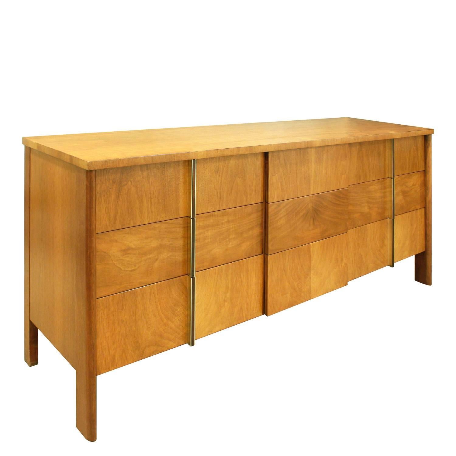 Modern John Widdicomb Chest of Drawers in Walnut with Rosewood and Chrome Pulls, 1950s