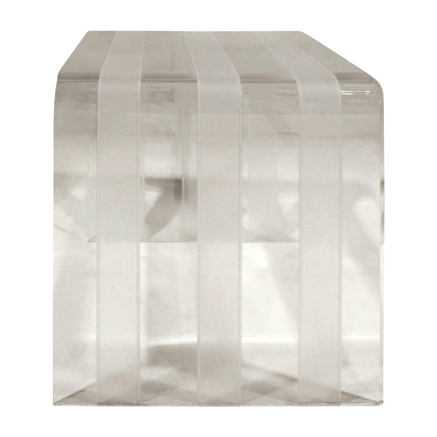 Set of Three Chic Lucite Nesting Tables, 1970s In Excellent Condition In New York, NY