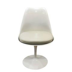 Eero Saarinen Set of Four Tulip Chairs "Knoll Labels Present"
