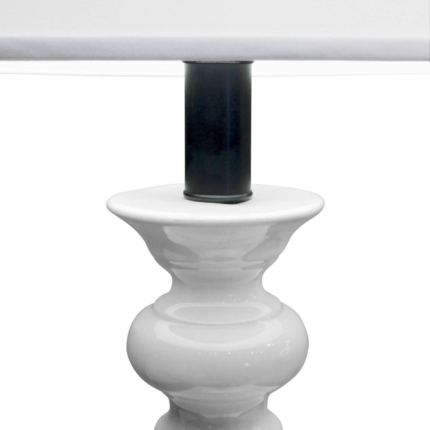 Large sculptural white ceramic table lamp, American 1960s.
