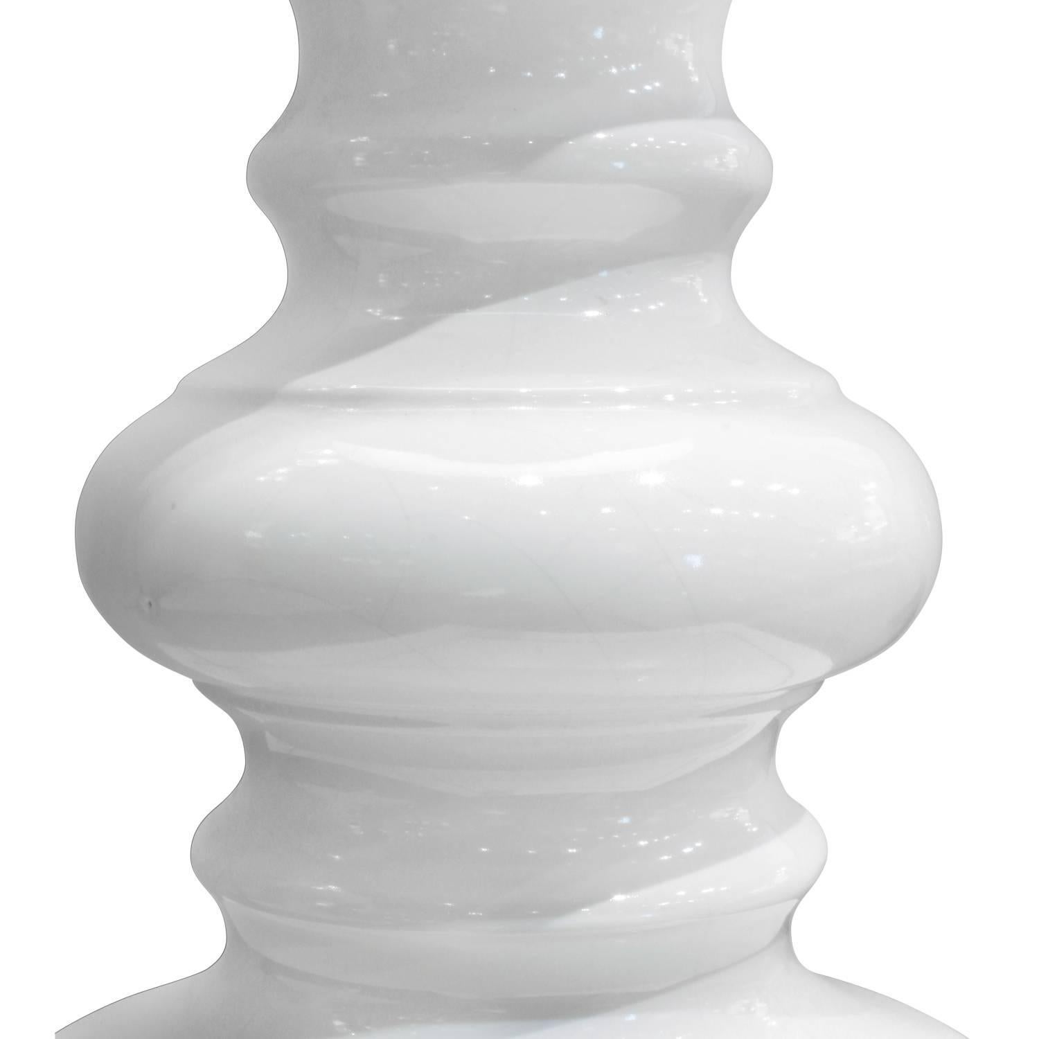 Fait main Lampe de bureau sculpturale en céramique blanche, années 1960 en vente