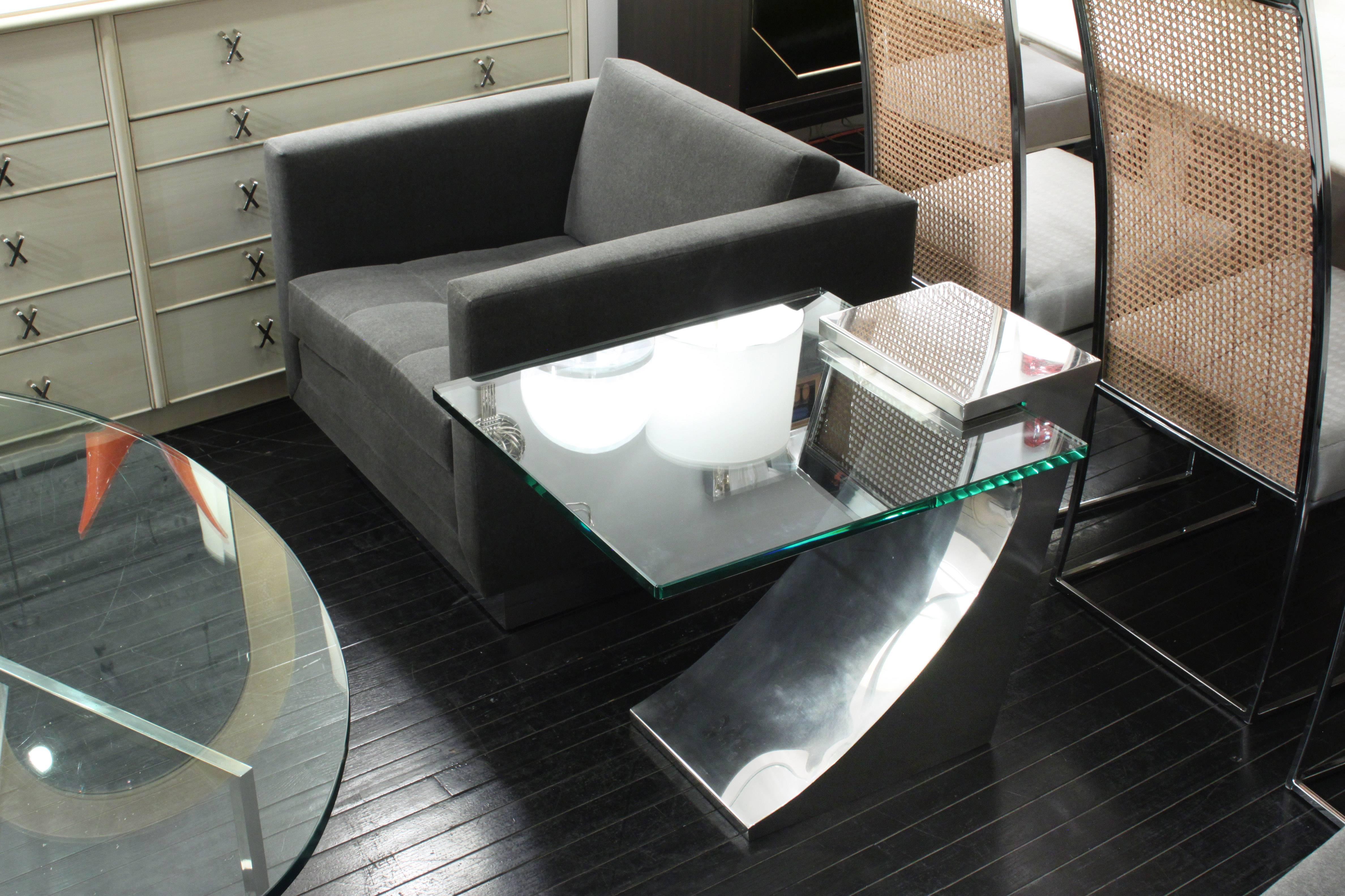 Chic Cantilevered Side Table in Polished Stainless Steel In Excellent Condition In New York, NY