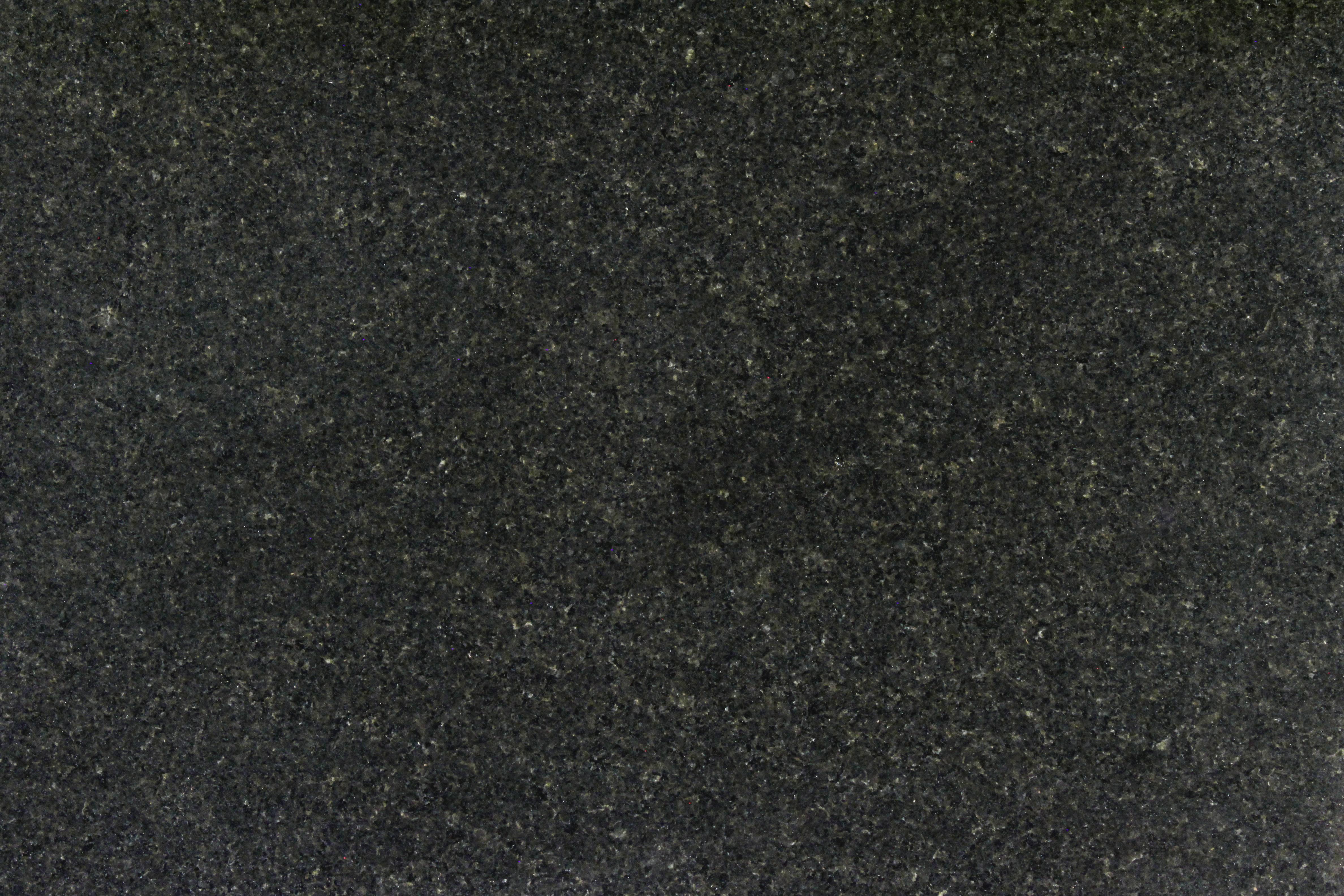 Quadratischer Couchtisch mit dicker schwarzer Granitplatte by Juan Montoya im Zustand „Hervorragend“ im Angebot in New York, NY