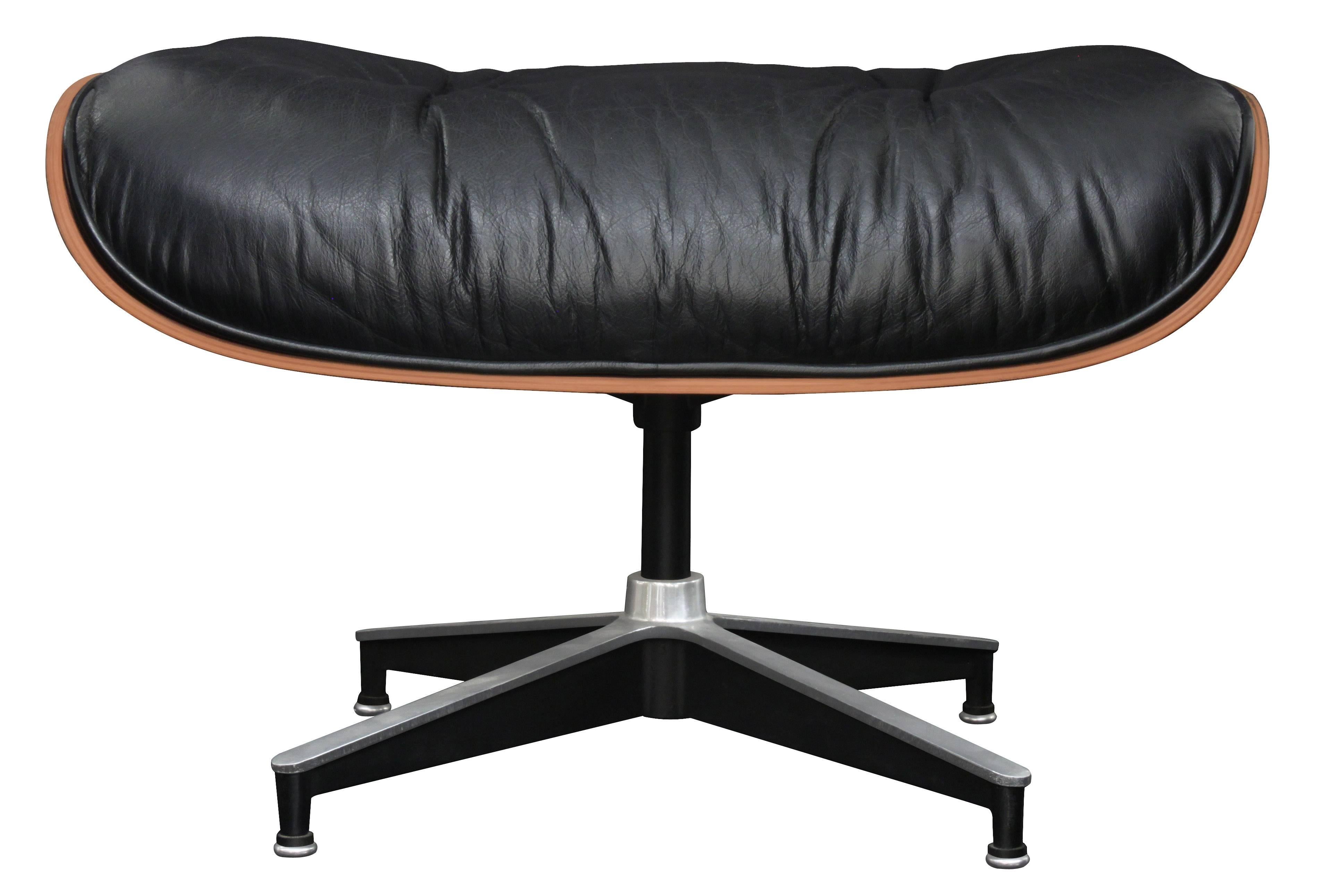 Mid-Century Modern Iconic Lounge Chair and Ottoman by Charles and Ray Eames for Herman Miller