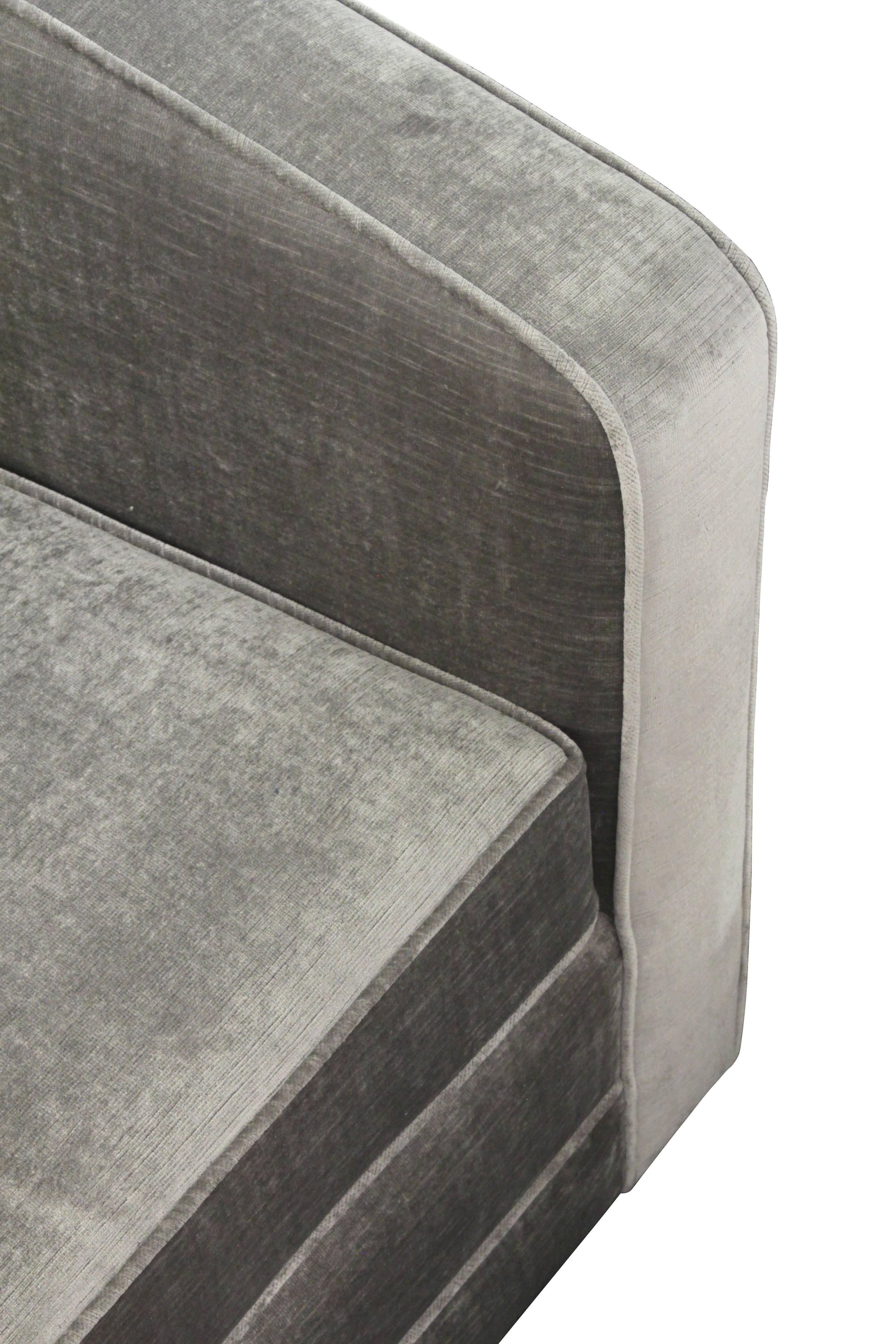 Auf Bestellung gefertigter „Sutton Lounge Chair“ „Sutton“ von Lobel Originals im Zustand „Neu“ im Angebot in New York, NY