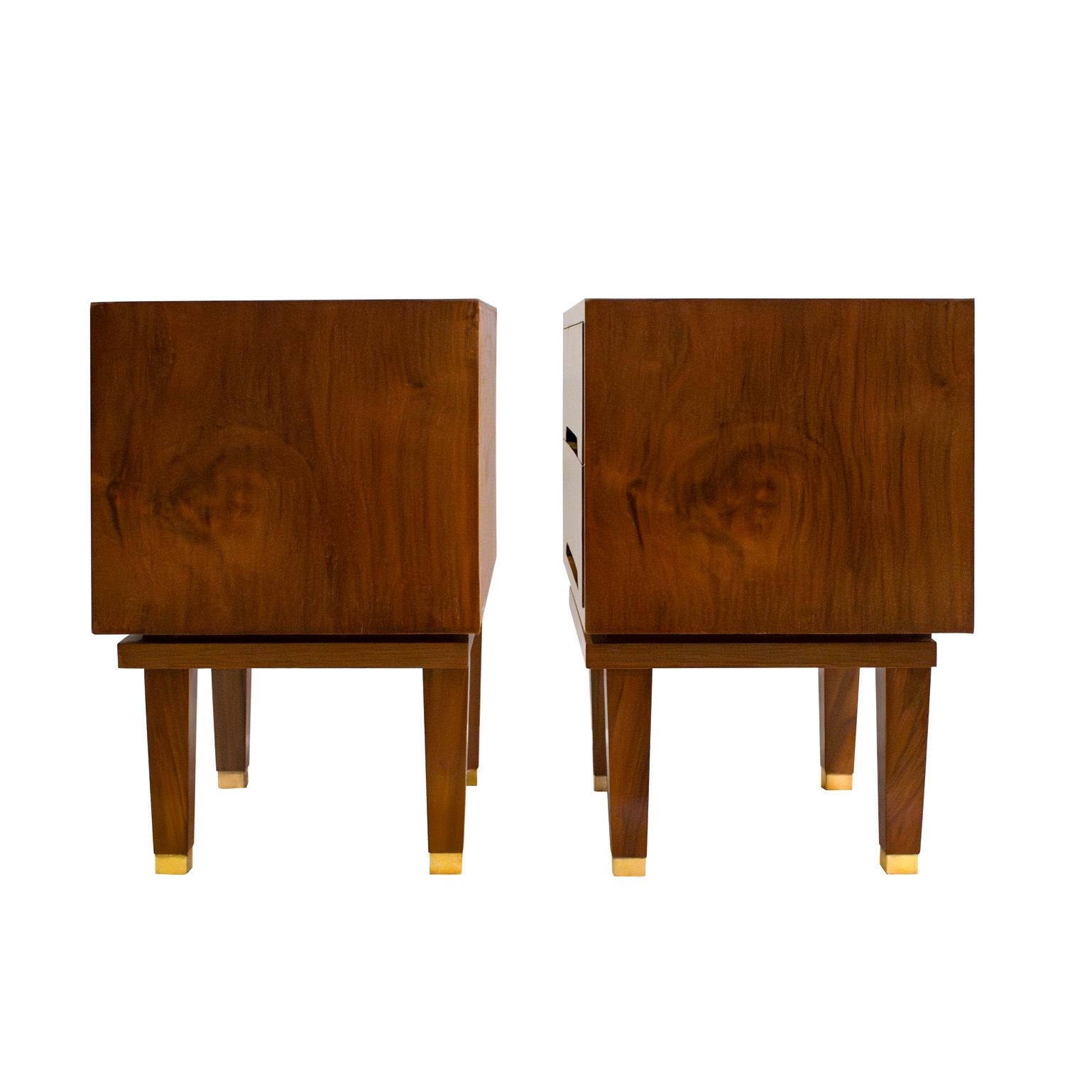 Mid-Century Modern Pair of Clean Line Italian Bedside Tables in Figured Walnut 1950s
