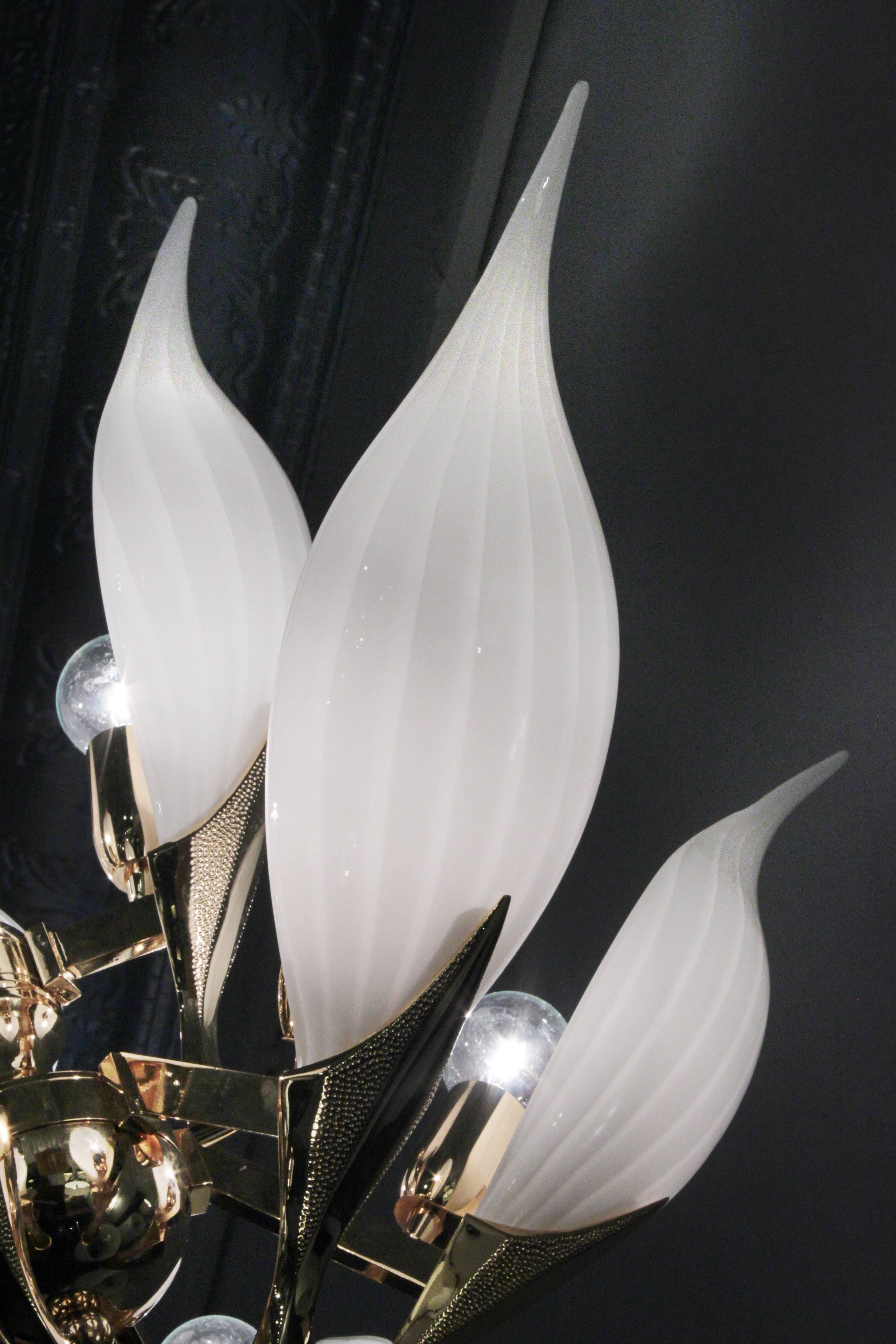 Eleganter zweistöckiger Kronleuchter mit gestreiften Glasfüßen von Franco Luce (Italienisch)