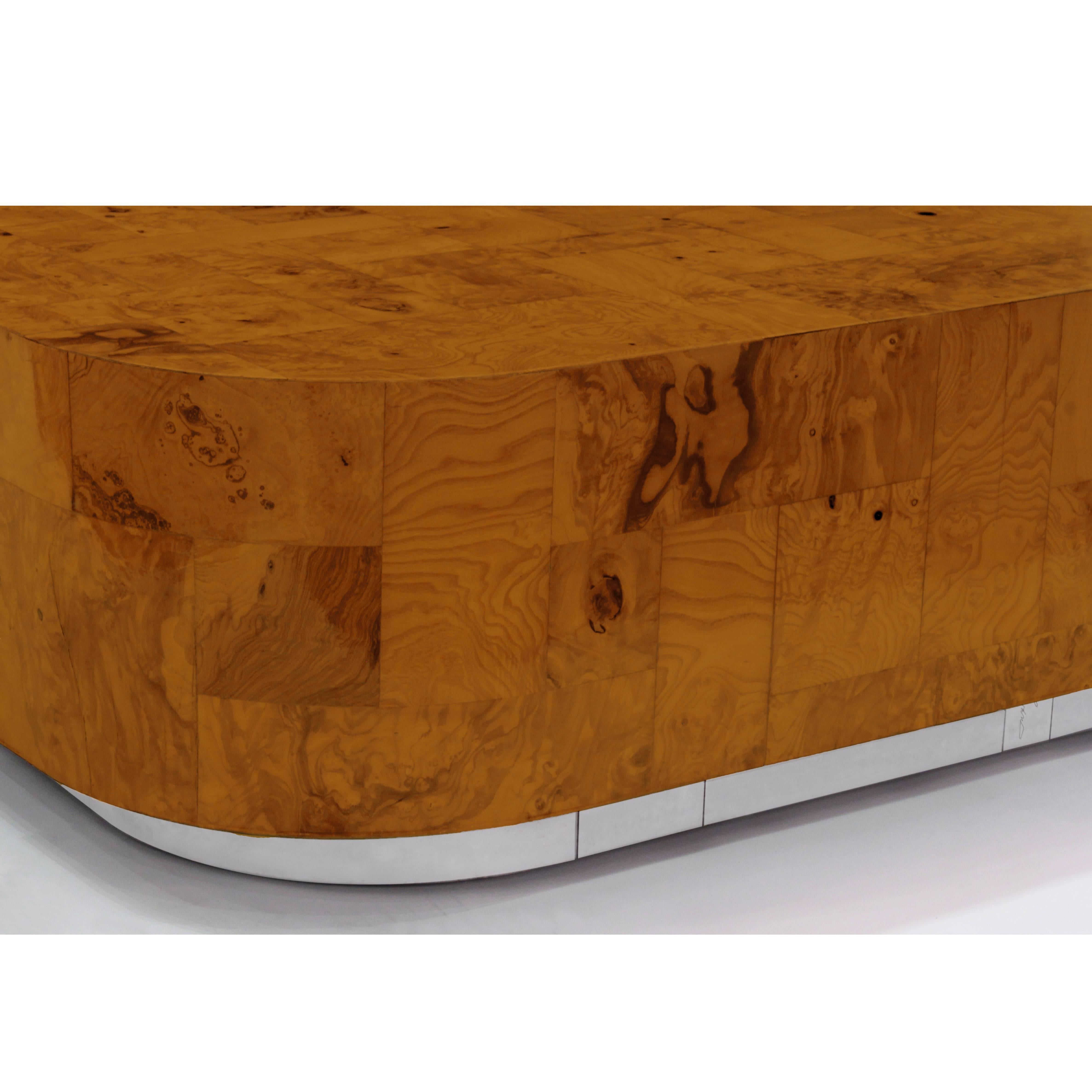 Coffee table in tessellated olive ash burl with tessellated chrome base by Paul Evans for Directional Furniture, American 1960s (signed "Paul Evans" on base).
 