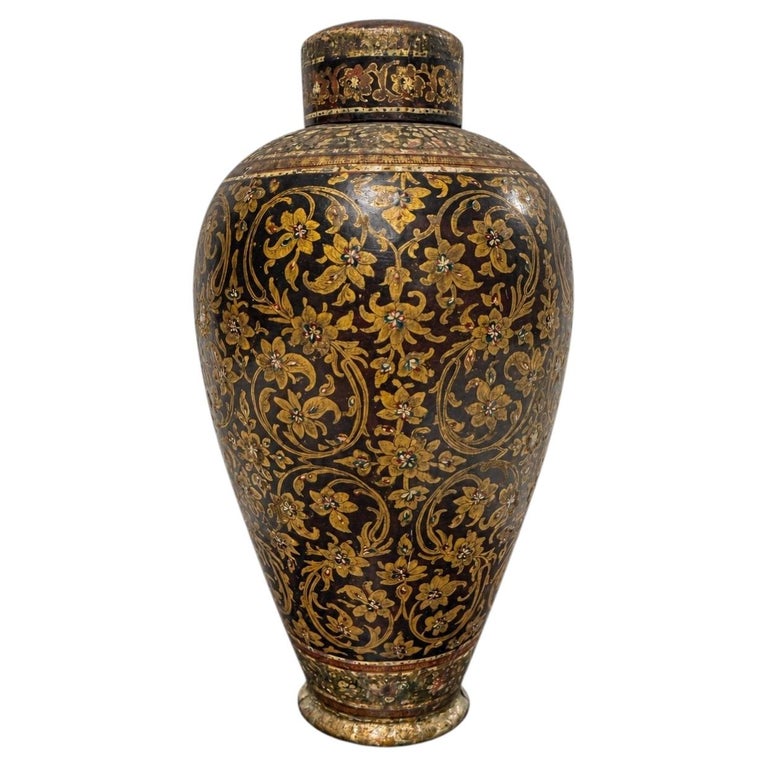 Antike Vase mit Deckel aus vergoldetem Pappmaché und Lack aus Kaschmir, 19. Jahrhundert oder früher im Angebot bei 1stDibs Deutschland