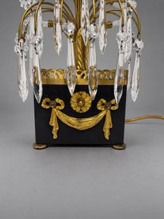Tischlampe im Maison-Jansen-Stil „Hollywood Regency“ aus Messing und geschliffenem Glas mit Blumenmotiv