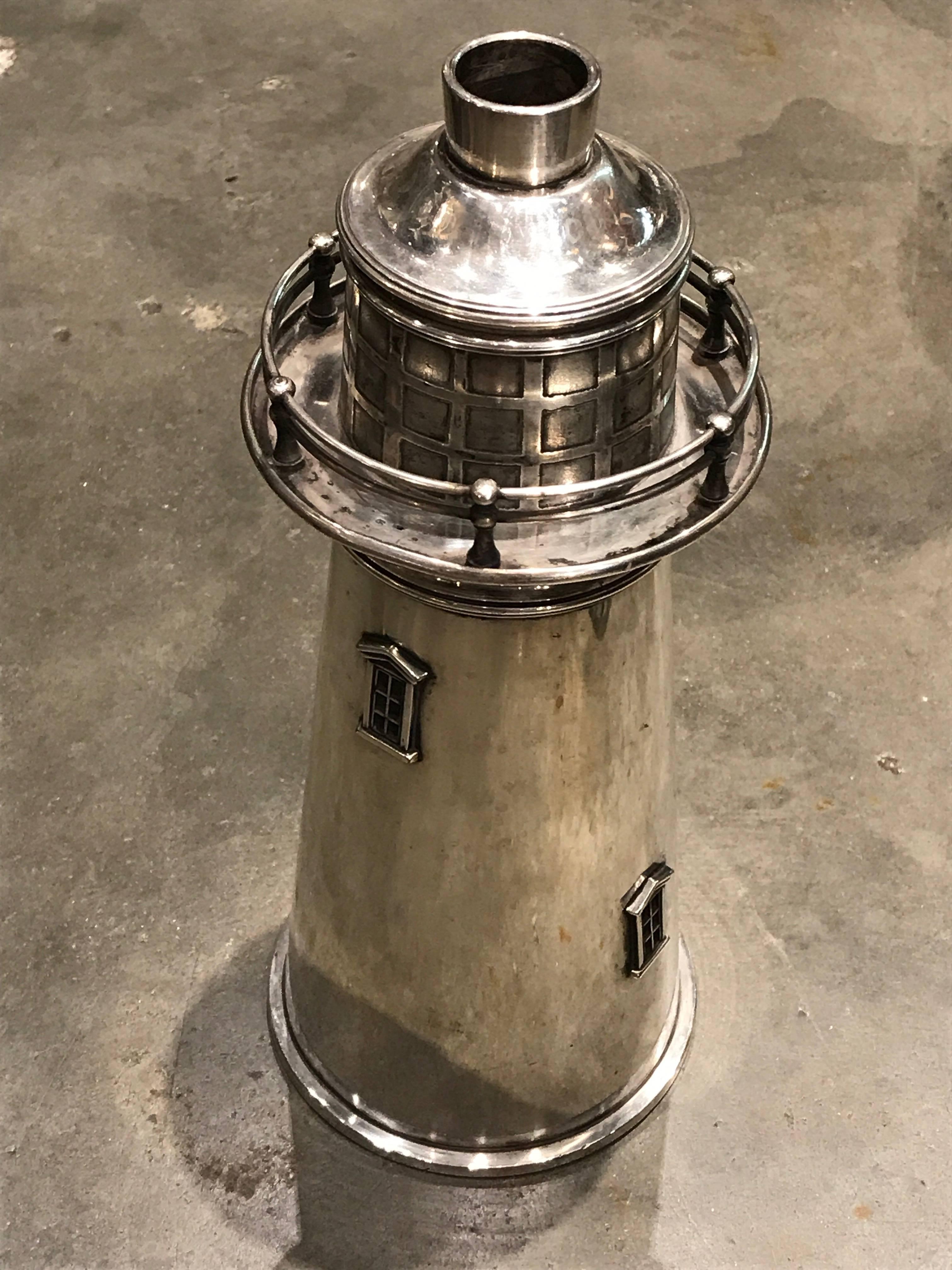 Lighthouse Cocktail Shaker by Meriden International Silver Co In Excellent Condition For Sale In New York, NY