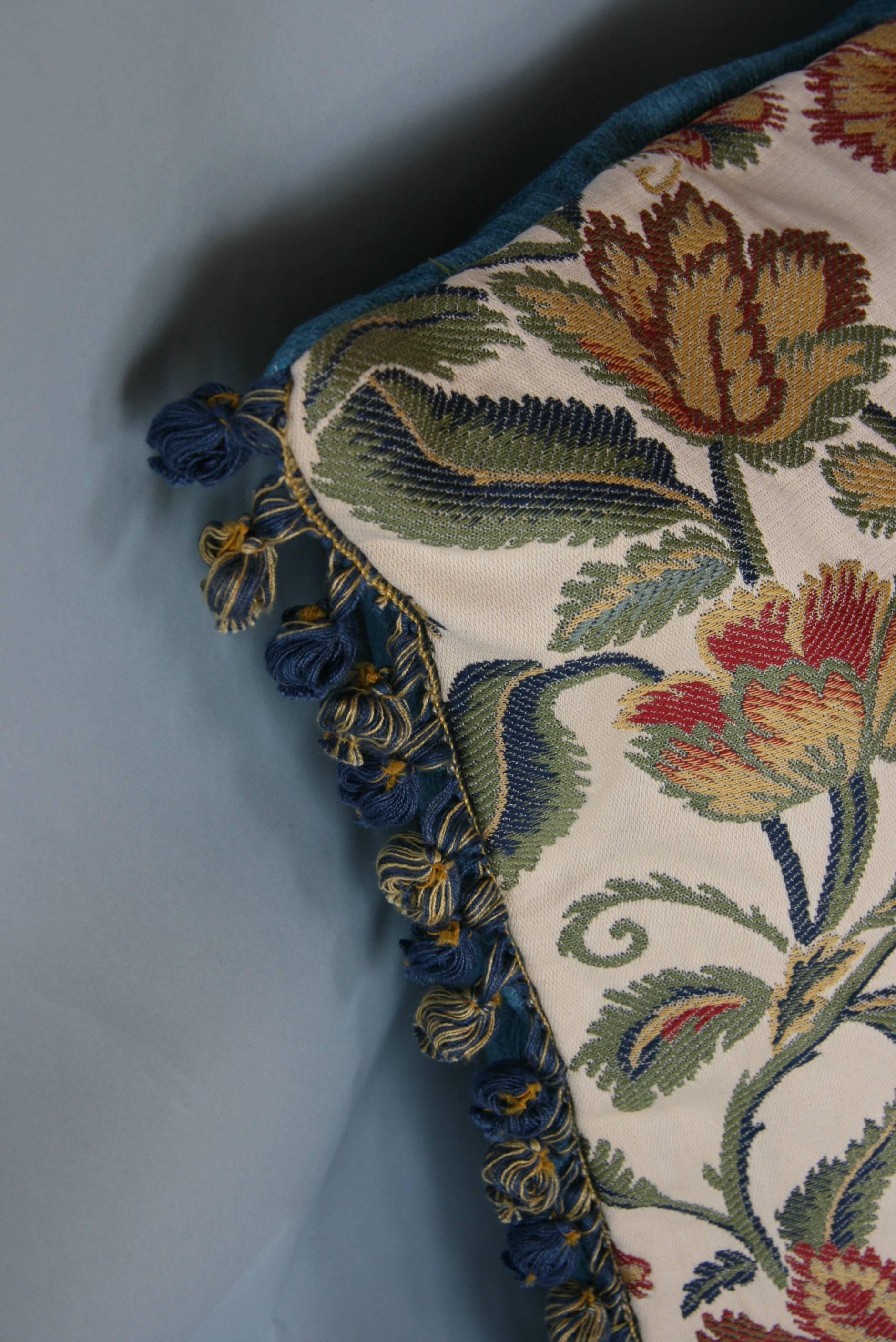 Pair of Botanical Blue Pillows In Excellent Condition In Douglas Manor, NY