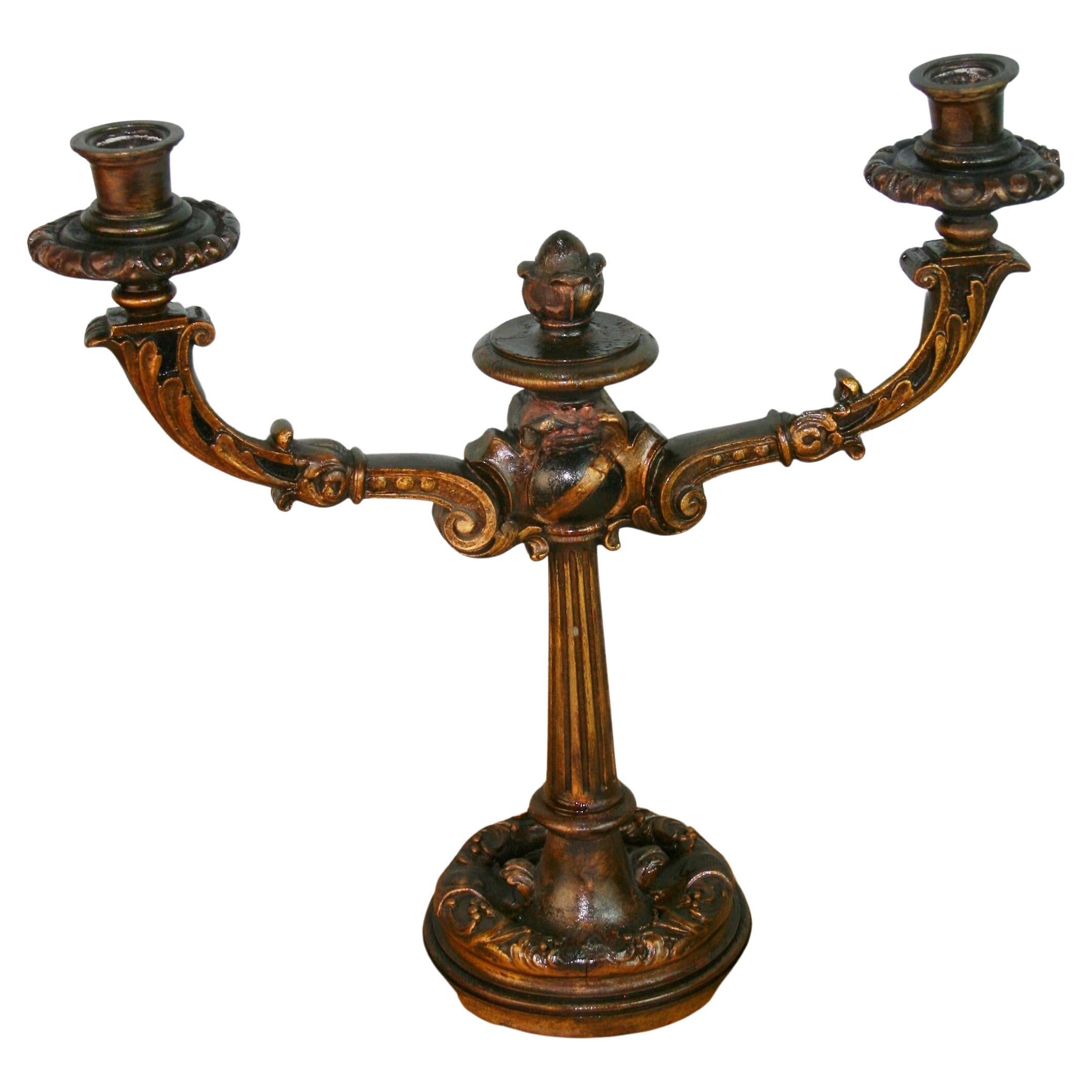 Paire de candélabres décoratifs italiens en bois et gesso de la fin du XIXe siècle en vente
