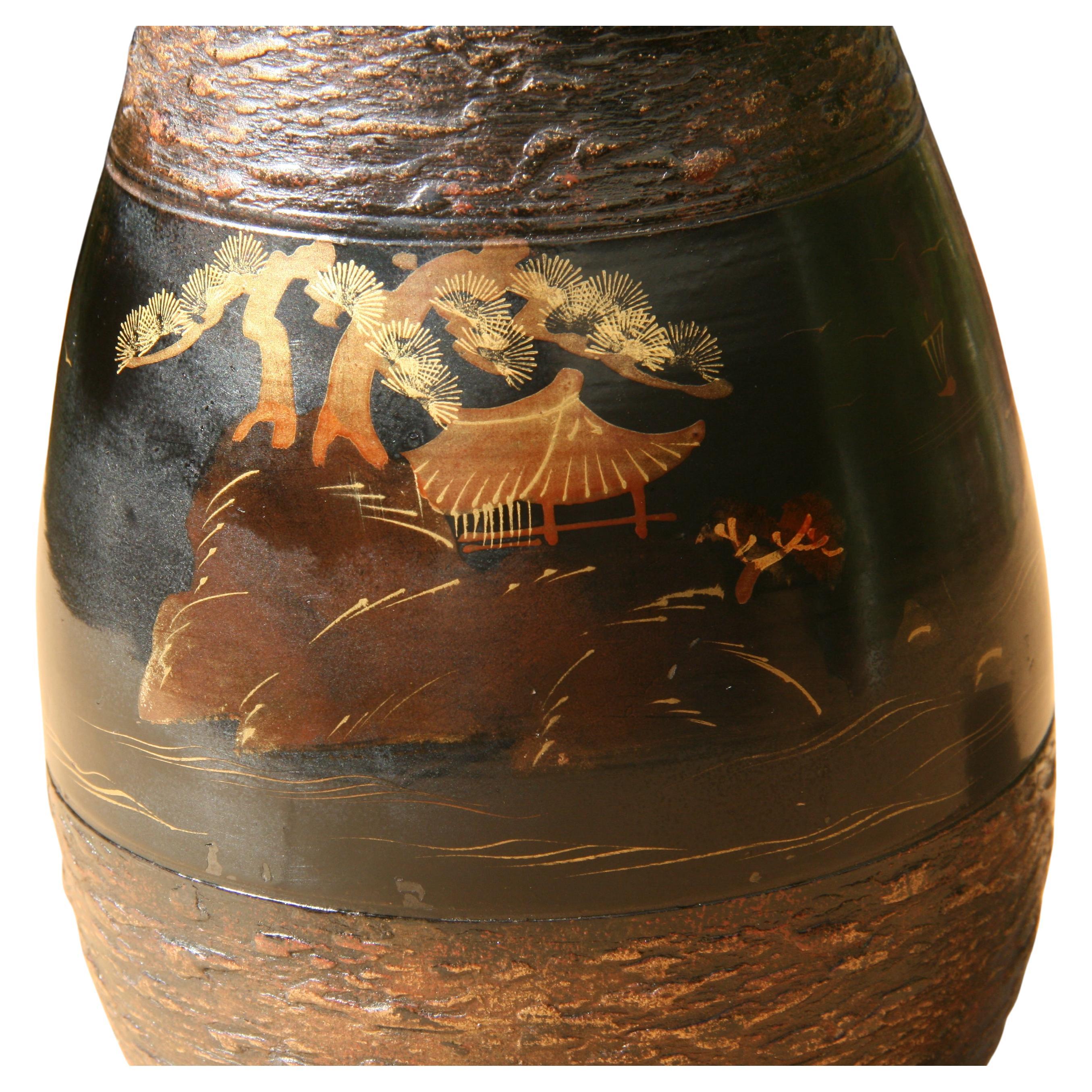 Vase en céramique noir et or peint à la main au Japon, années 1960 en vente