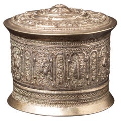Boîte ancienne en argent de Birmanie