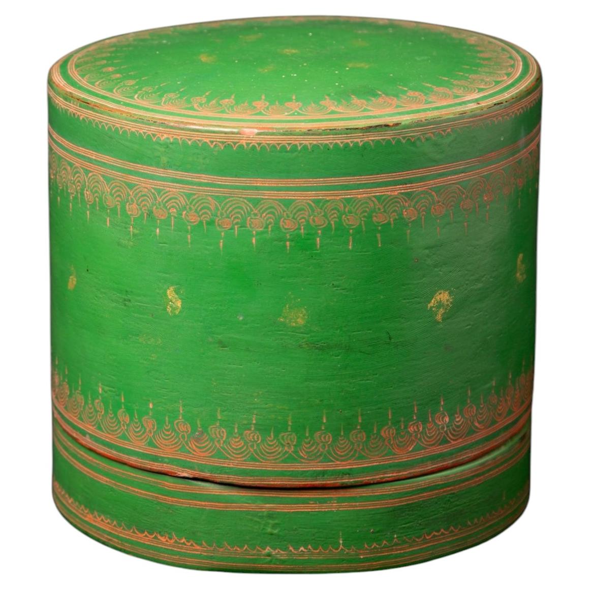 Antique green lacquered betelnut box from Burma For Sale