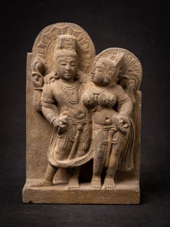 Relief antique en grès indien représentant Lakshmi-Narayana, provenant d'Inde