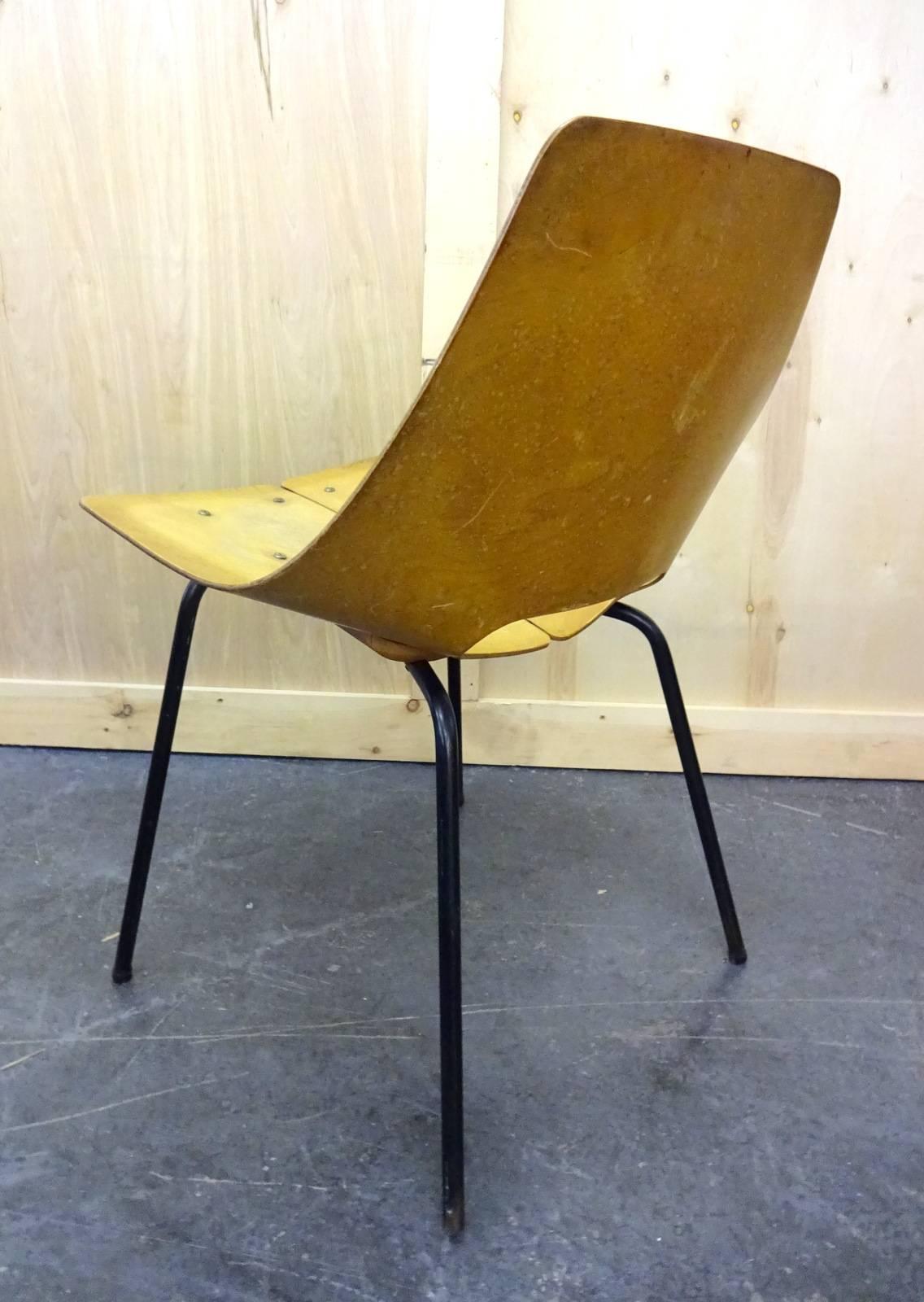 20ième siècle Paire de chaises Tonneau Guariche en vente