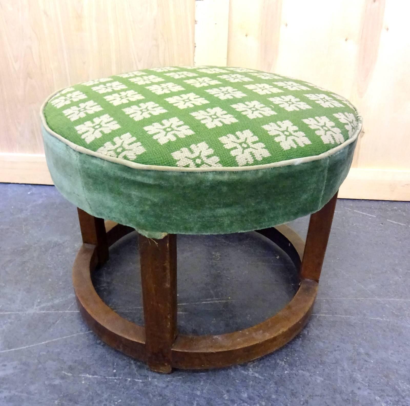 Ottoman in its original condition from the 1930s
Located in Brooklyn.