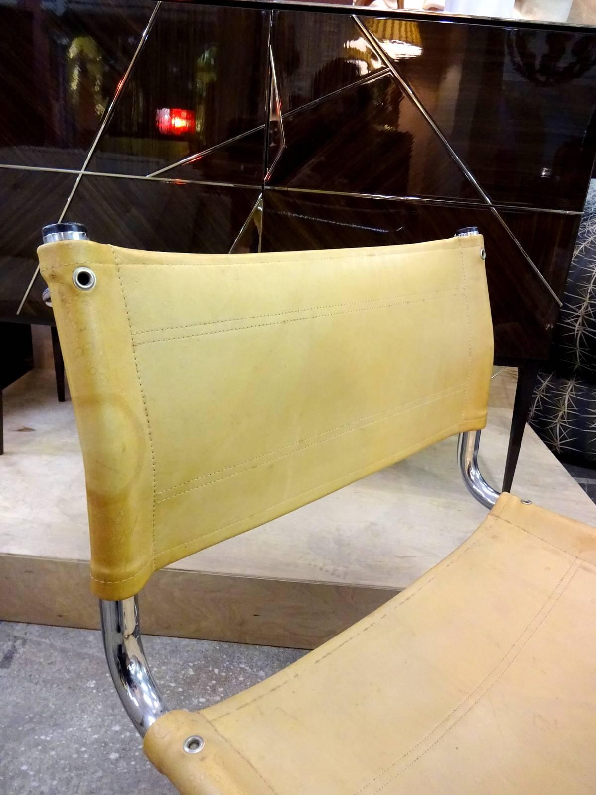 Français Paire de chaises tubulaires en cuir  en vente