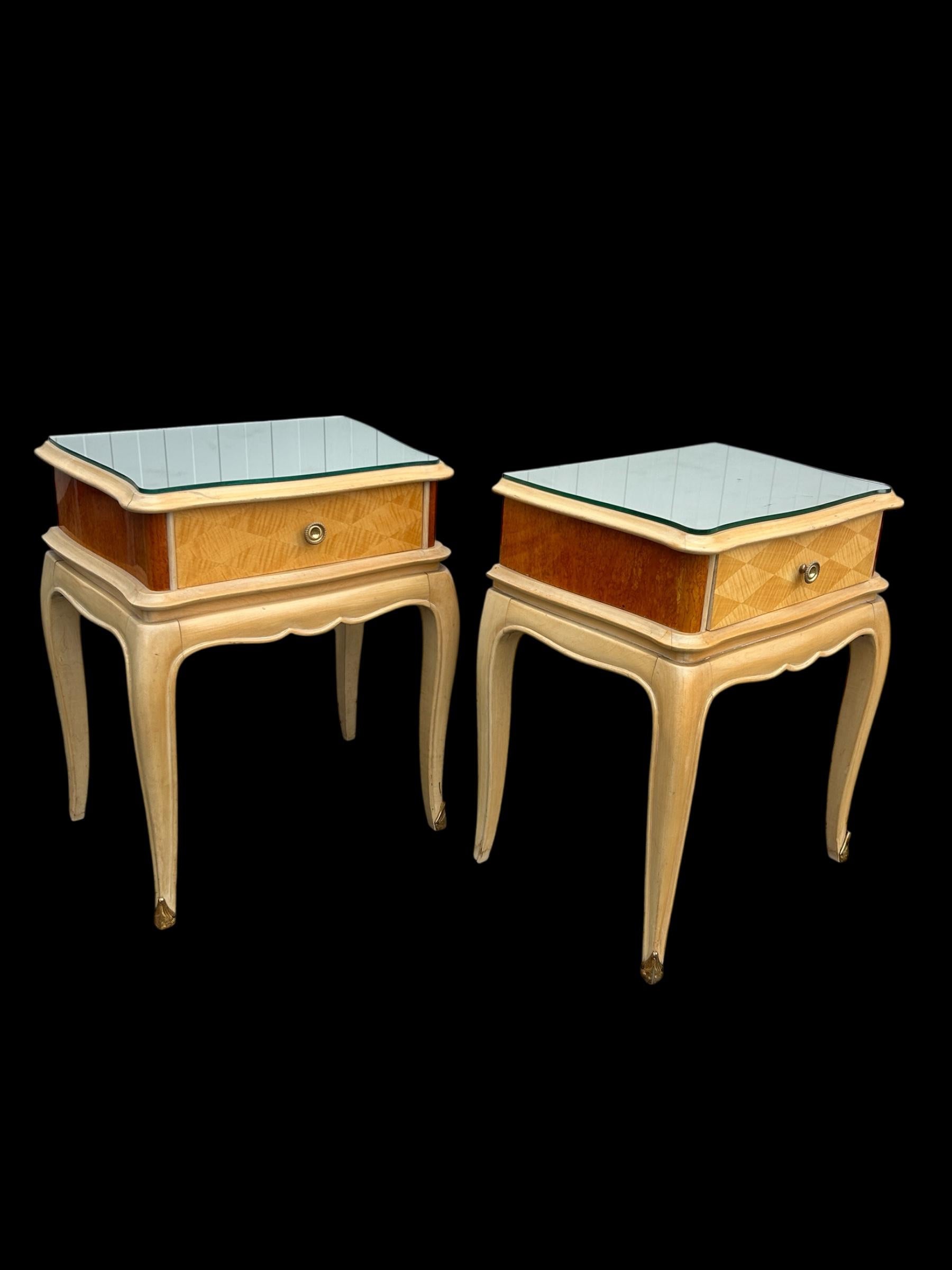 Mid-Century Modern paire de tables d'appoint attribuée à Rene His en vente