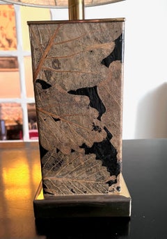 Lámpara de mesa de estilo naturalista en pergamino, latón y hojas preservadas, Francia, década de los 70