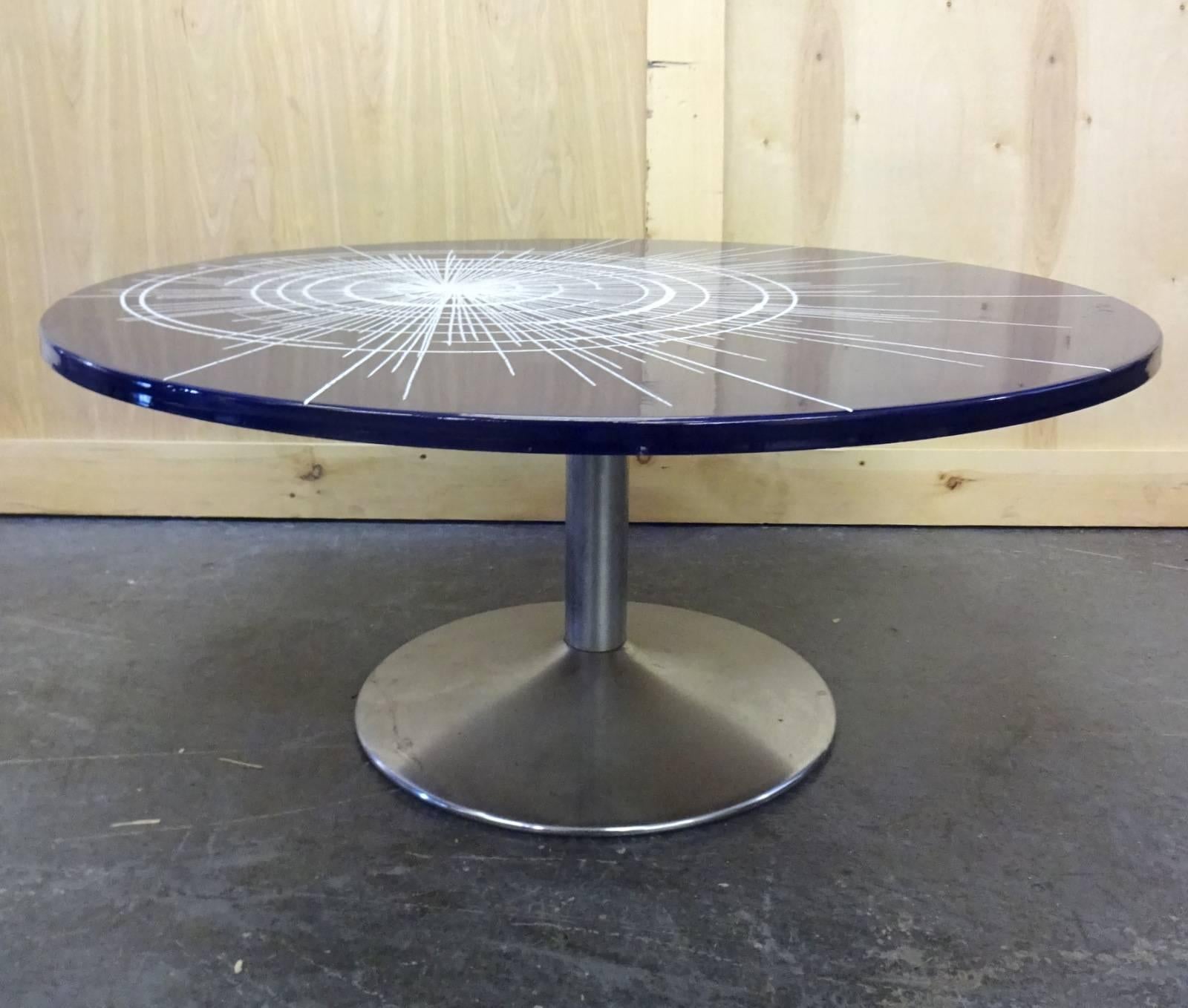 Futuriste Table en métal émaillé bleu en vente