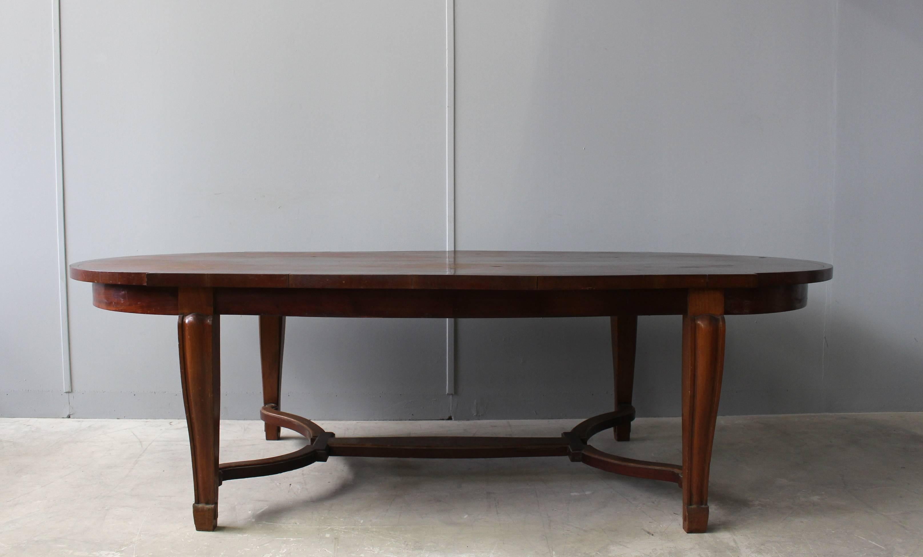 Fine French Art Deco Mahogany Dining Table in the Manner of Arbus In Distressed Condition For Sale In Long Island City, NY