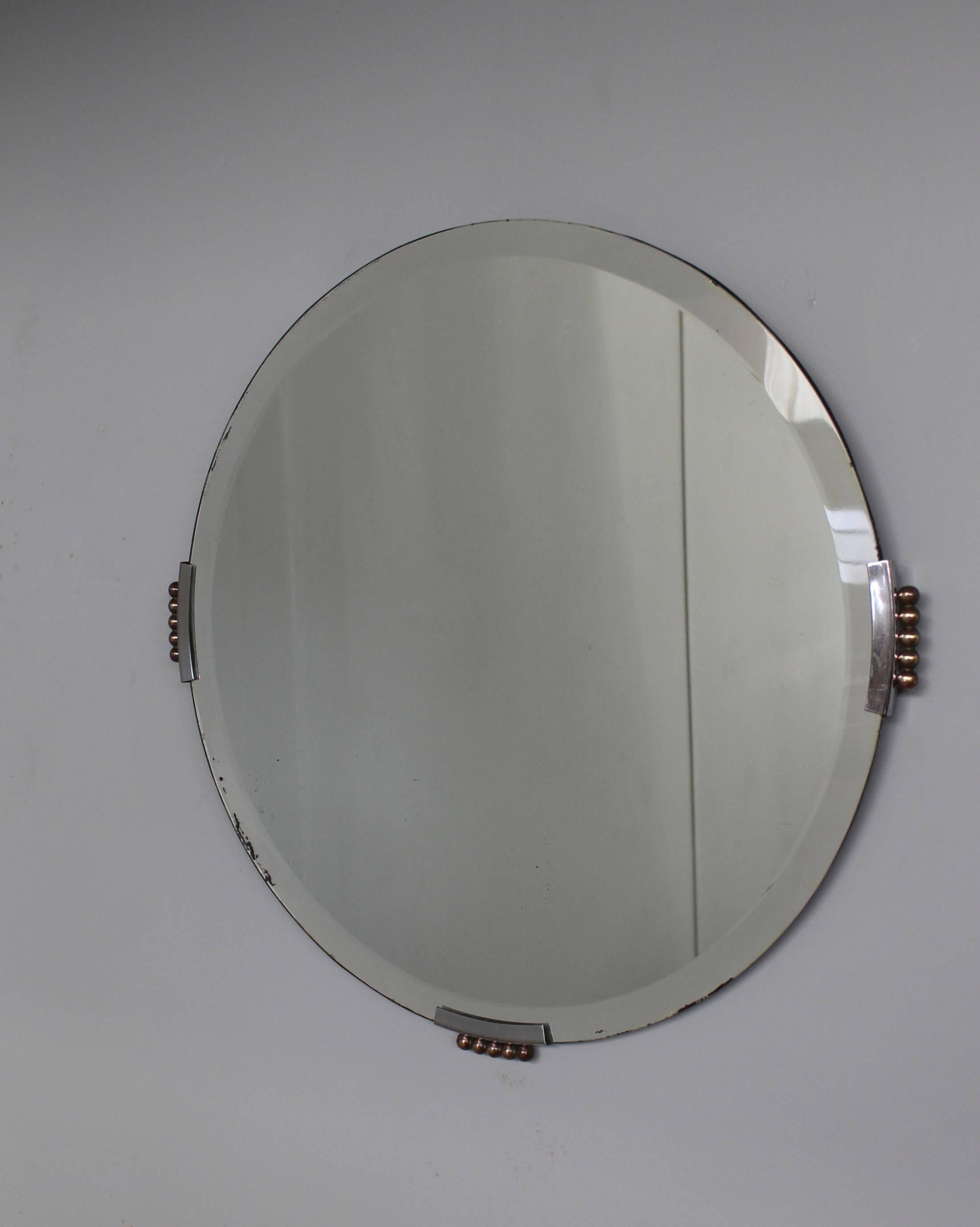 Fine French Art Deco round mirror with chrome and bronze details.
Maximum width is 28