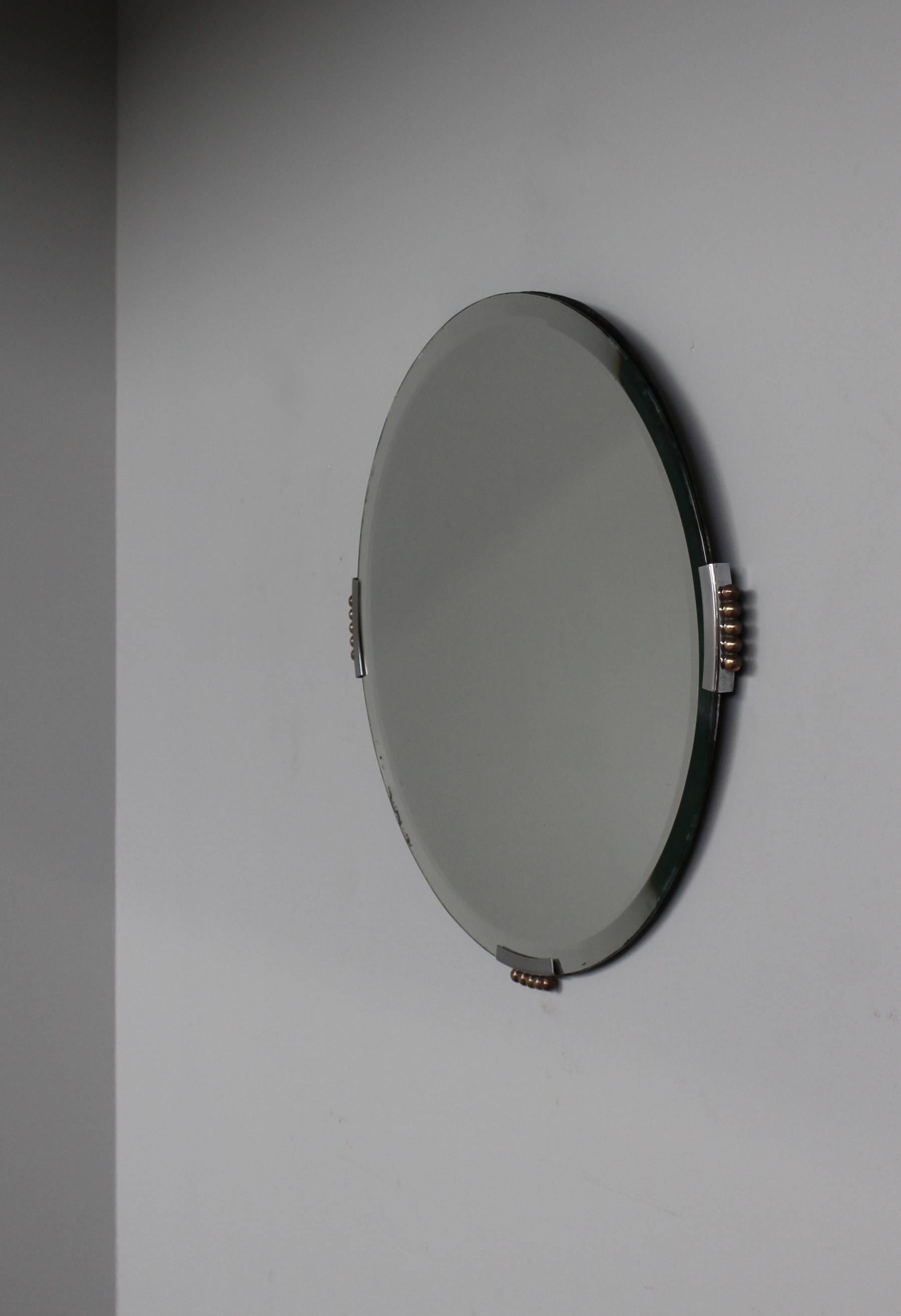 Fine French Art Deco Round Mirror with Chrome and Bronze Details In Good Condition In Long Island City, NY