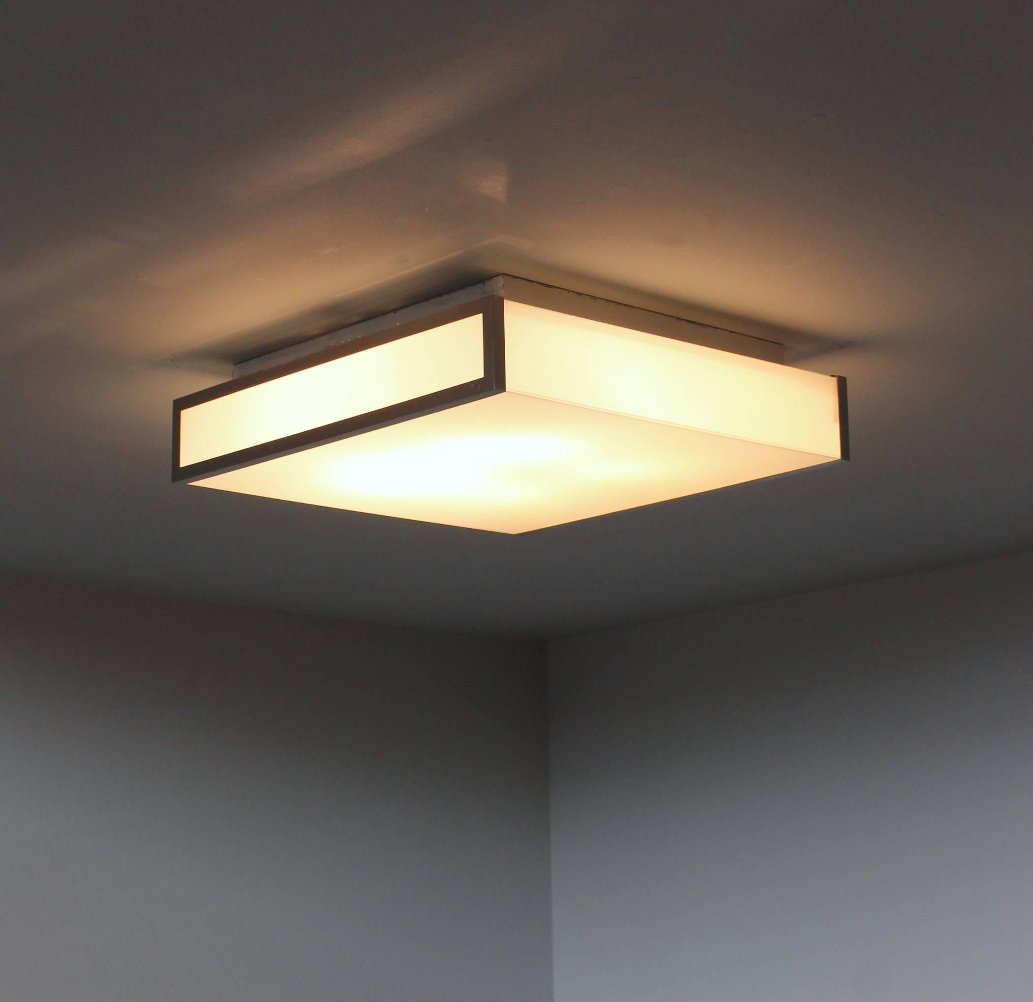 With a minimalist chromed frames that hold some white enameled glass which diffuse a nice bright light.
Can be used as a ceiling or wall light.
