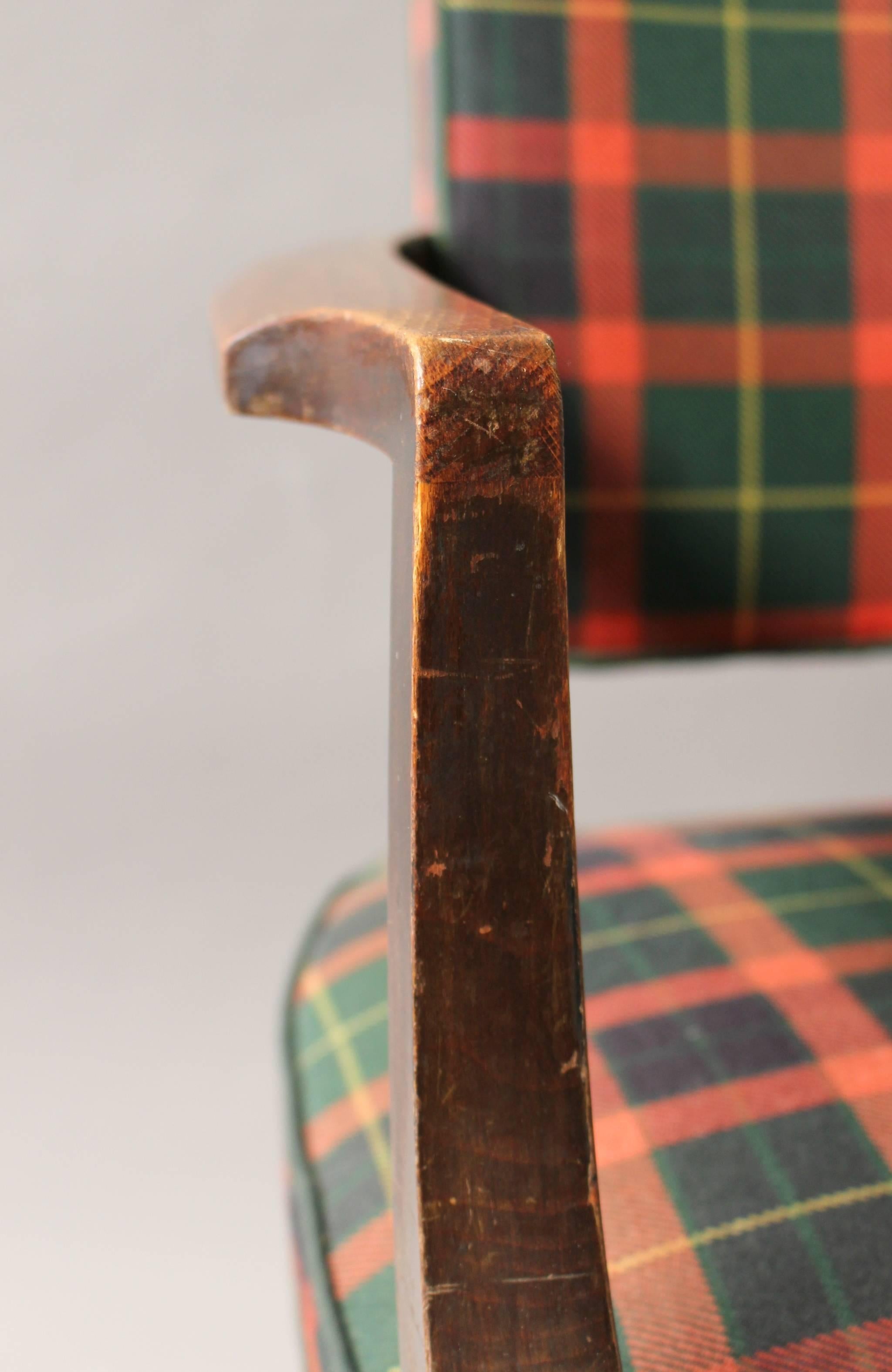 A French Art Deco beech Wood Bridge Armchair with a Tartan Fabric For Sale 2