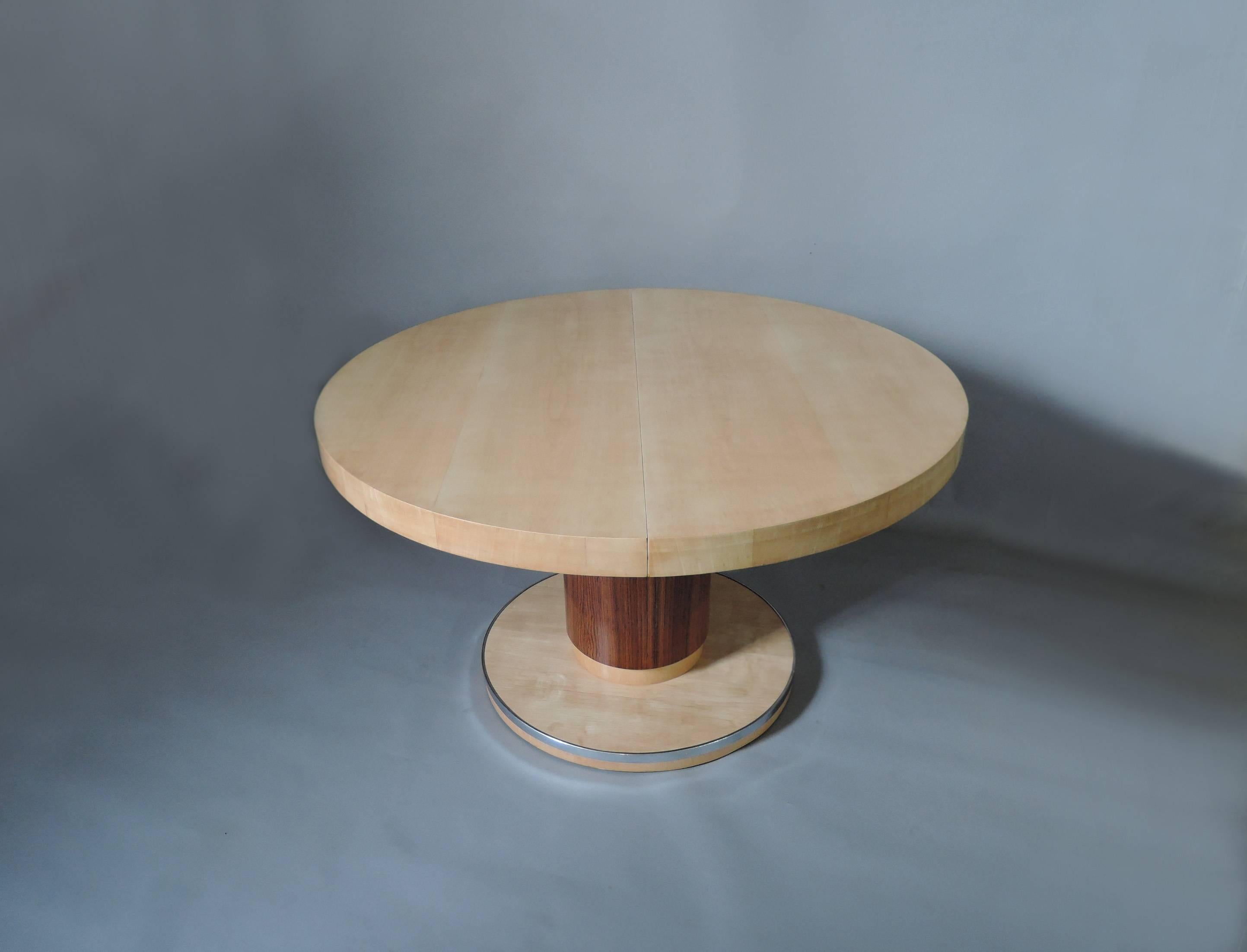 A Fine Round Art Deco Extendable Dining Table by De Coene  In Good Condition In Long Island City, NY